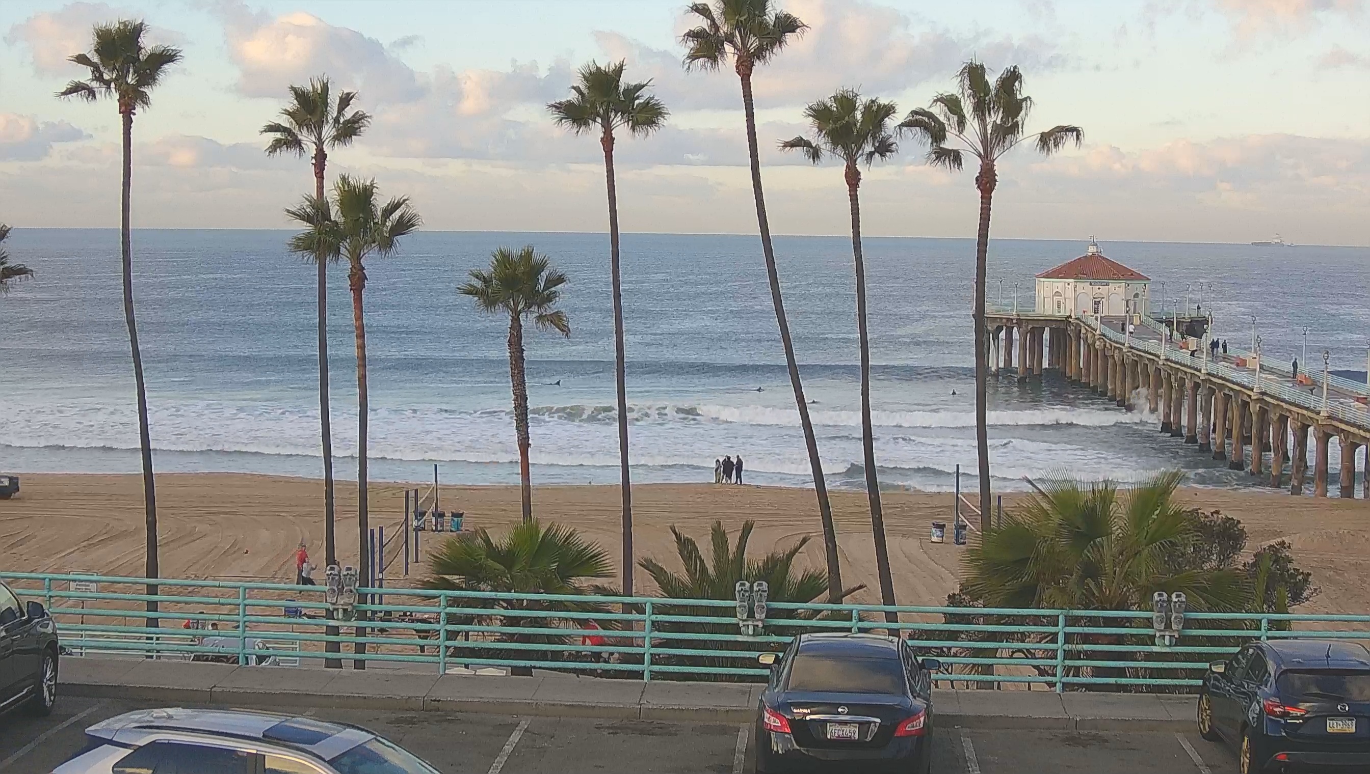 Snapshot of Manhattan Beach Pier South Live Webcam taken Jan 17, 2025, 7:47am PST