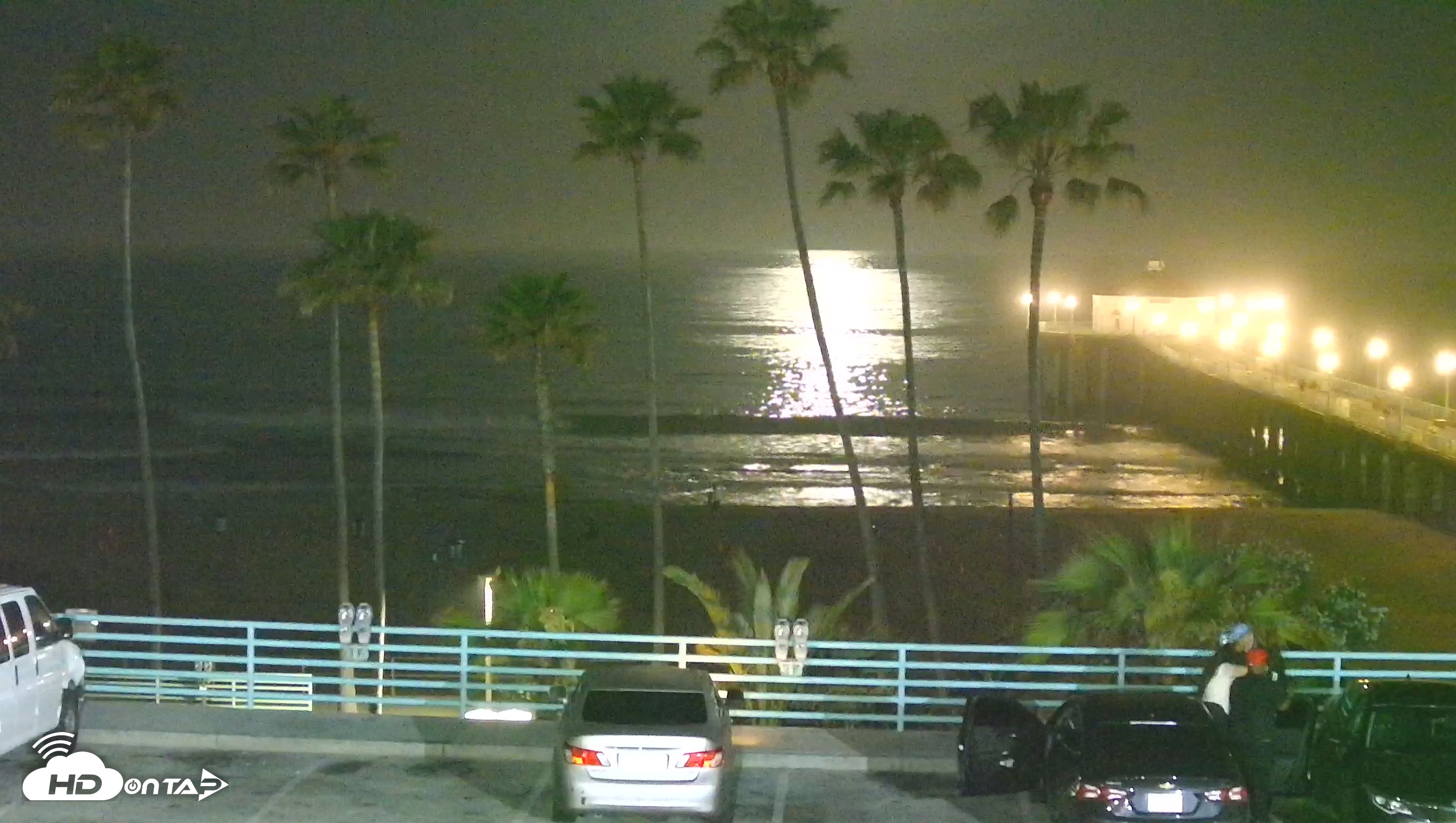 Snapshot of Manhattan Beach Pier South Live Webcam taken May 10, 2025, 3:43am PDT
