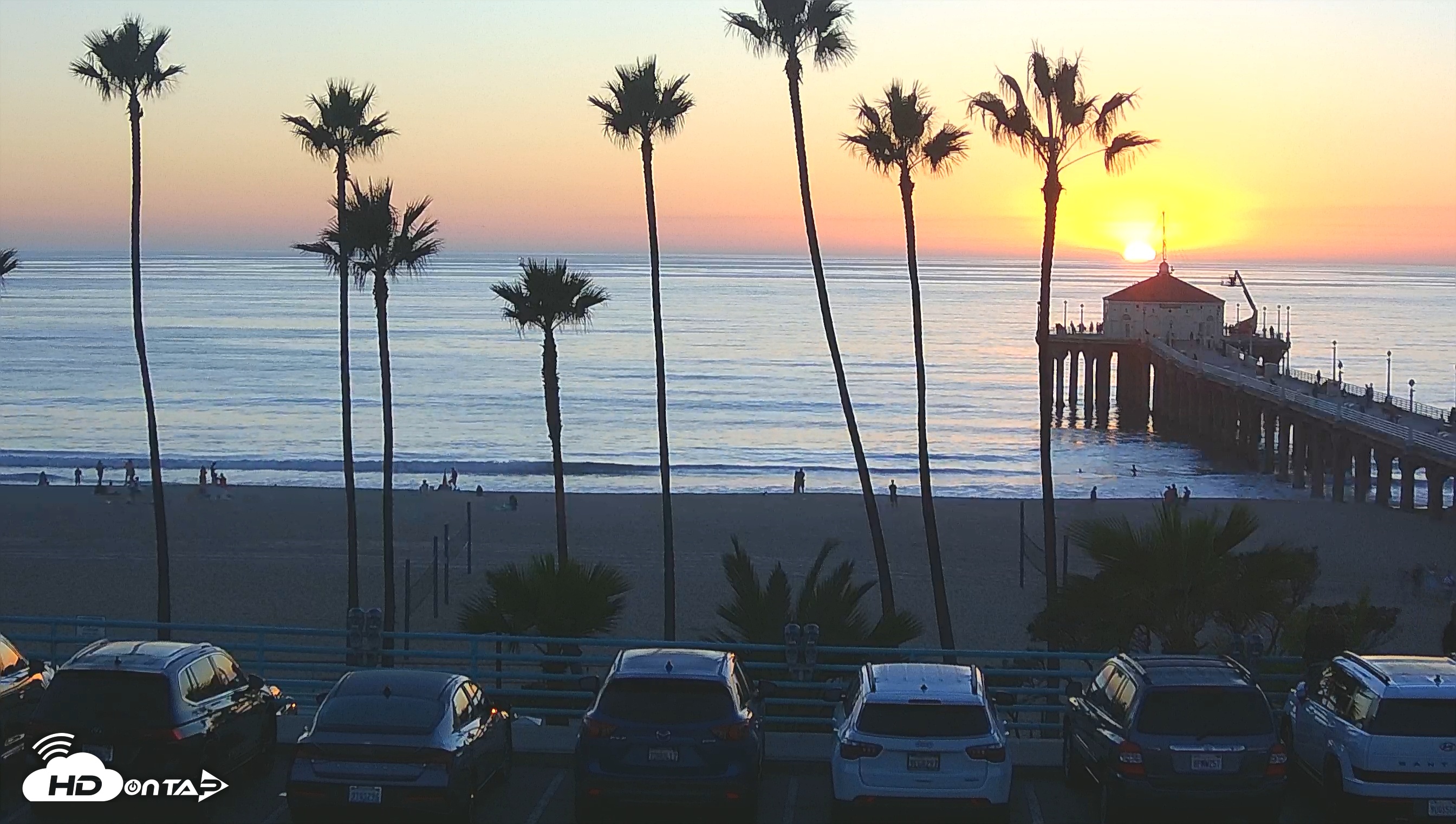 Snapshot of Manhattan Beach Pier South Live Webcam taken Oct 30, 2025, 6:03pm PDT