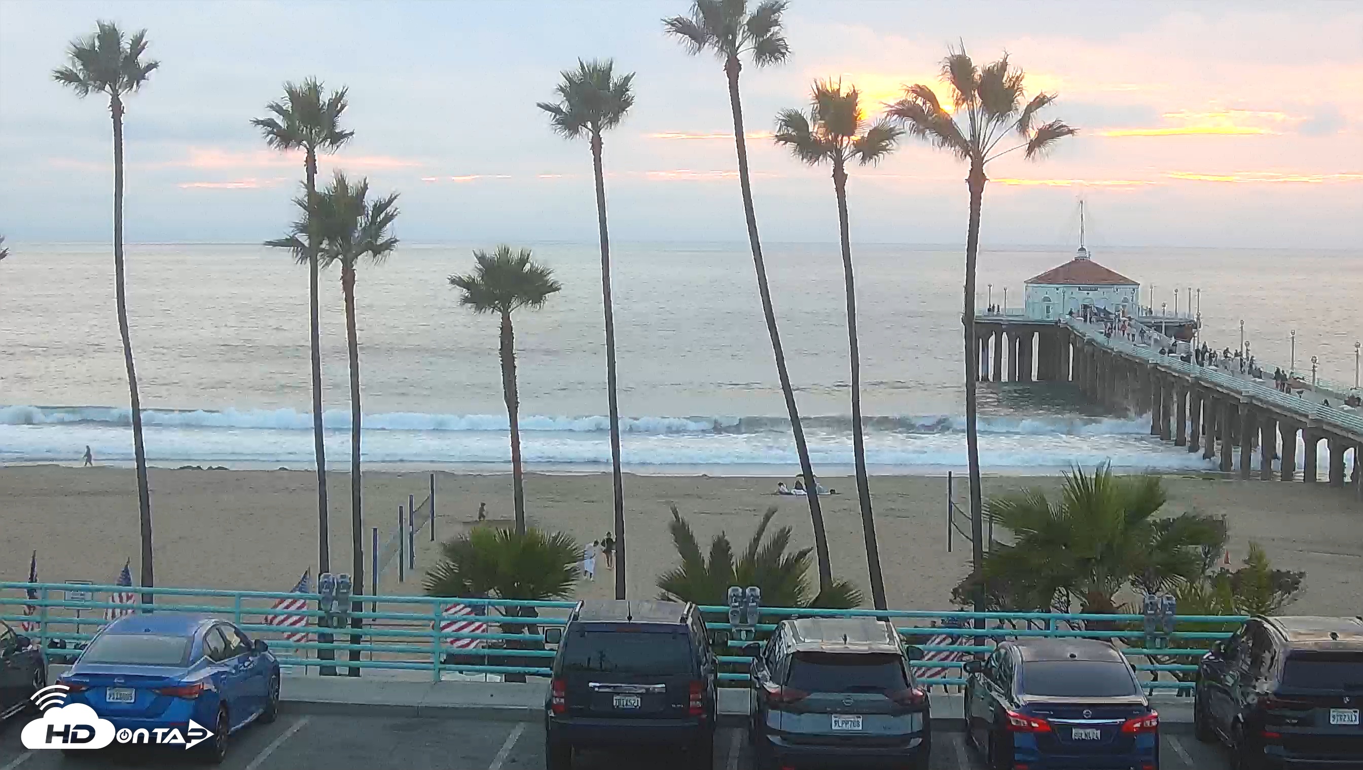 Snapshot of Manhattan Beach Pier South Live Webcam taken Nov 11, 2025, 4:49pm PST
