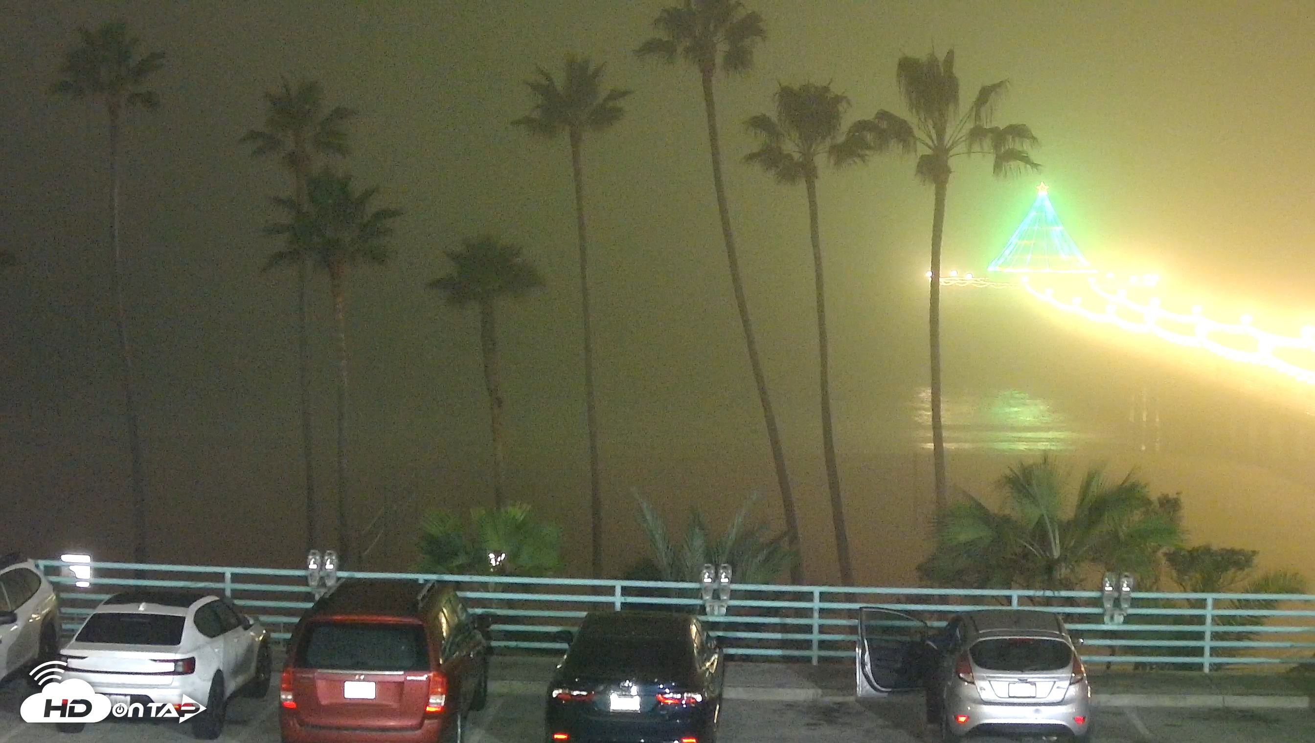 Snapshot of Manhattan Beach Pier South Live Webcam taken Dec 11, 2025, 8:54pm PST