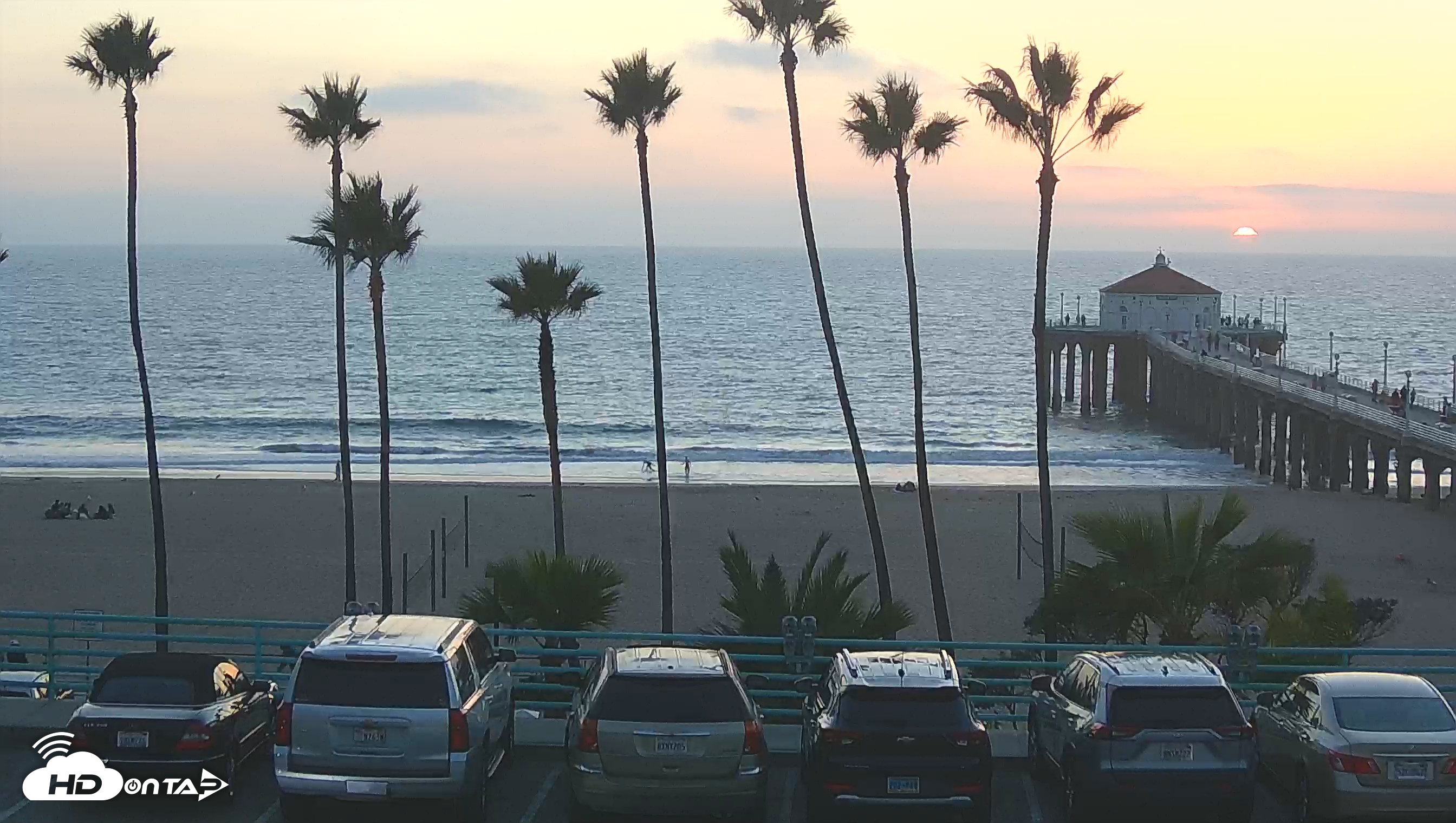 Snapshot of Manhattan Beach Pier South Live Webcam taken Oct 24, 2025, 6:07pm PDT