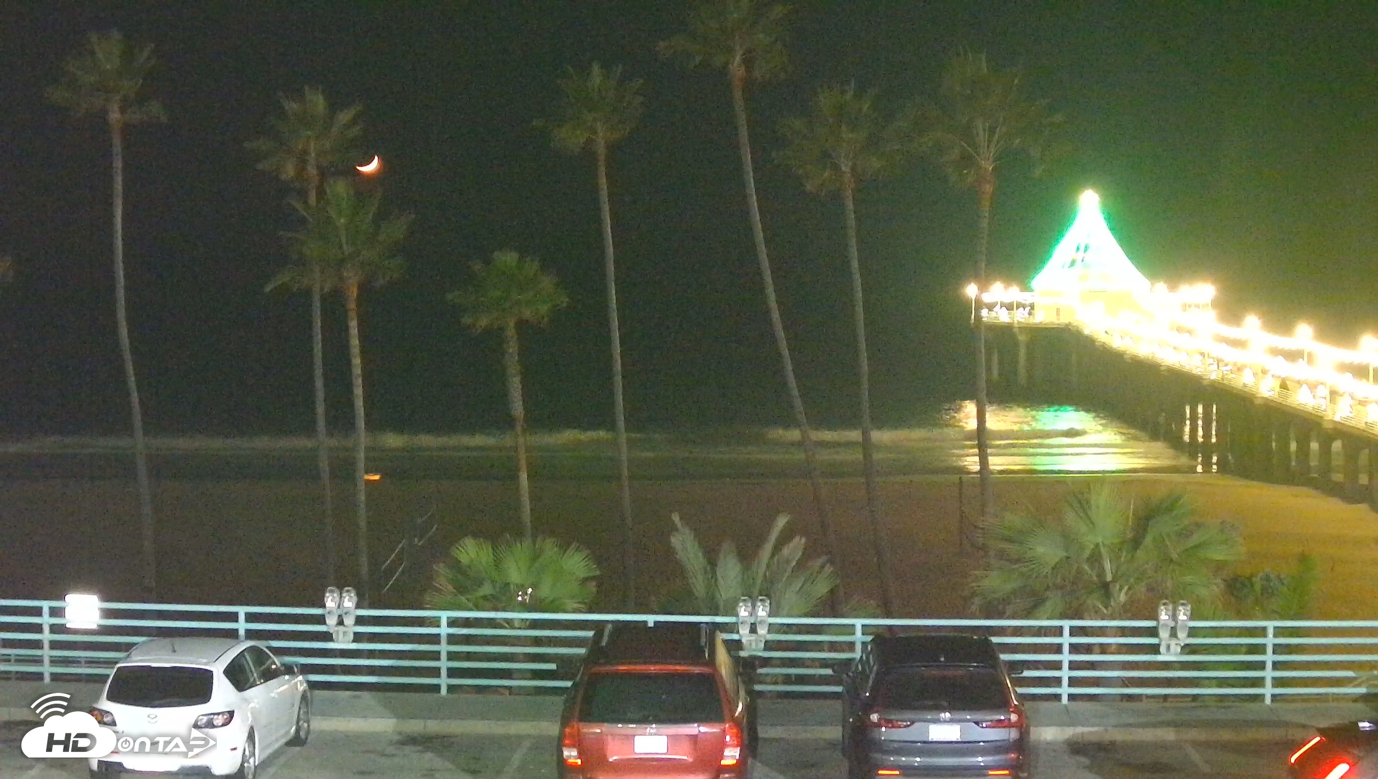 Snapshot of Manhattan Beach Pier South Live Webcam taken Nov 24, 2025, 8:11pm PST