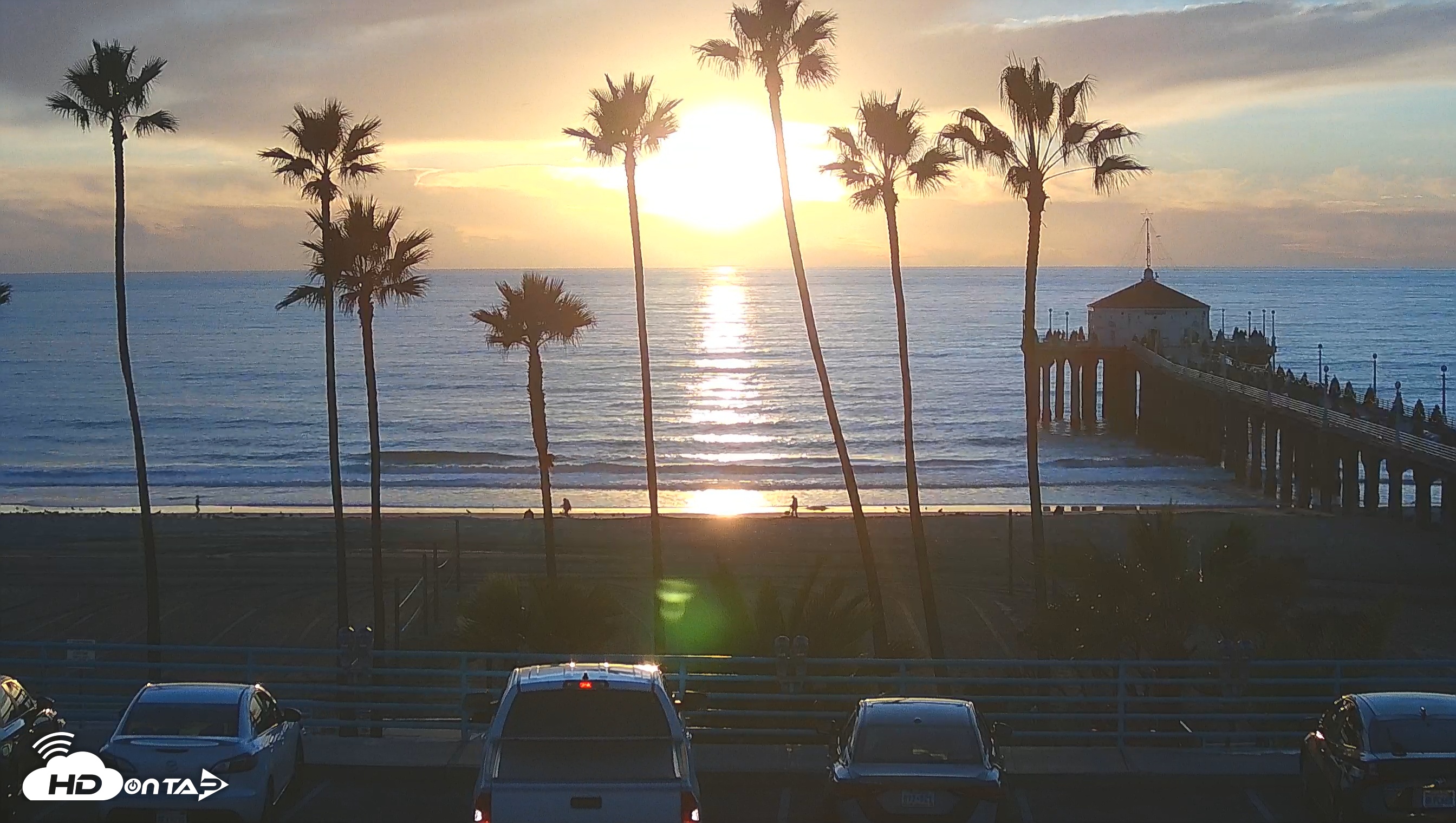 Snapshot of Manhattan Beach Pier South Live Webcam taken Nov 18, 2025, 4:37pm PST