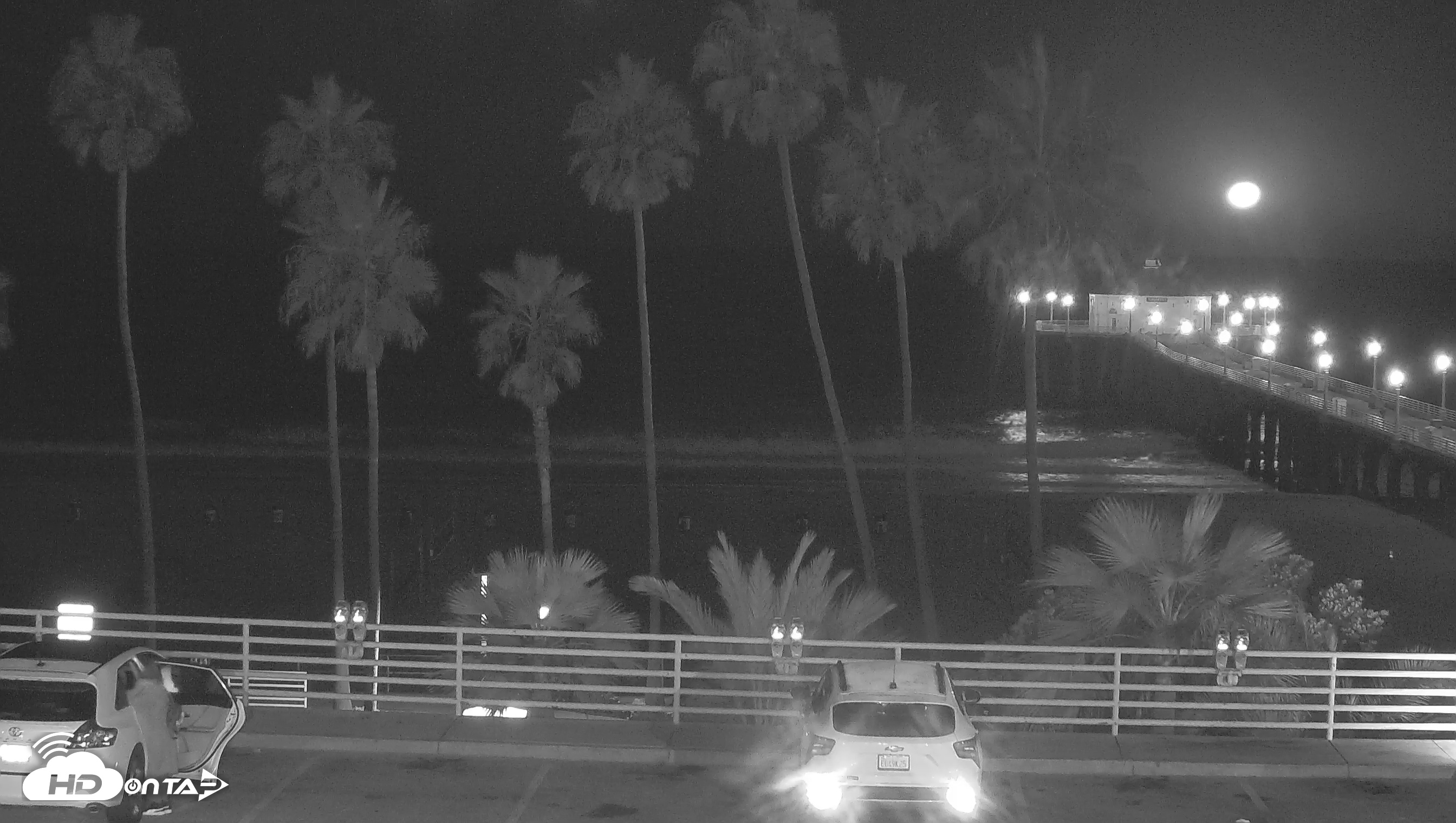 Snapshot of Manhattan Beach Pier South Live Webcam taken Oct 4, 2025, 3:52am PDT