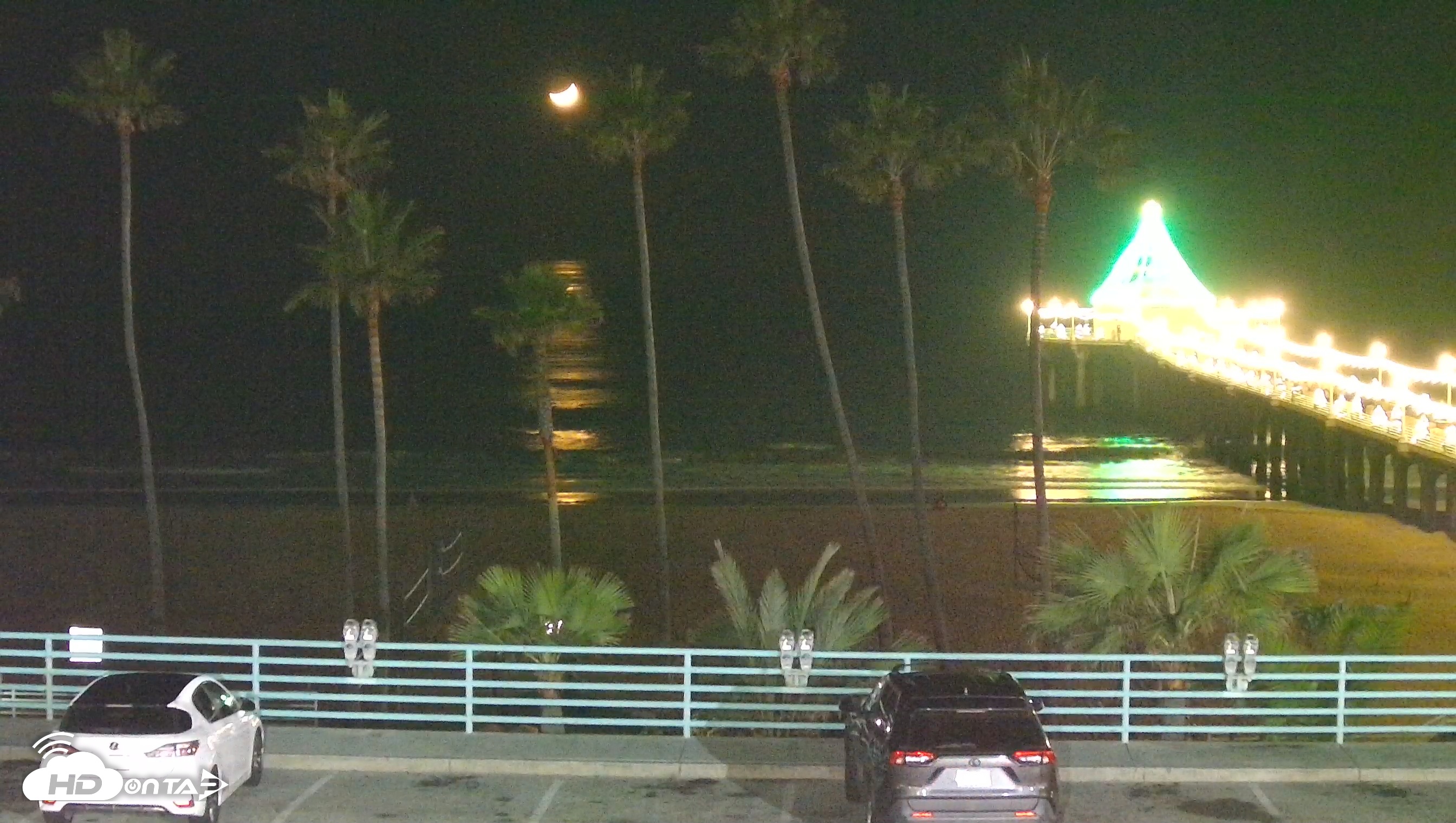 Snapshot of Manhattan Beach Pier South Live Webcam taken Nov 25, 2025, 9:04pm PST