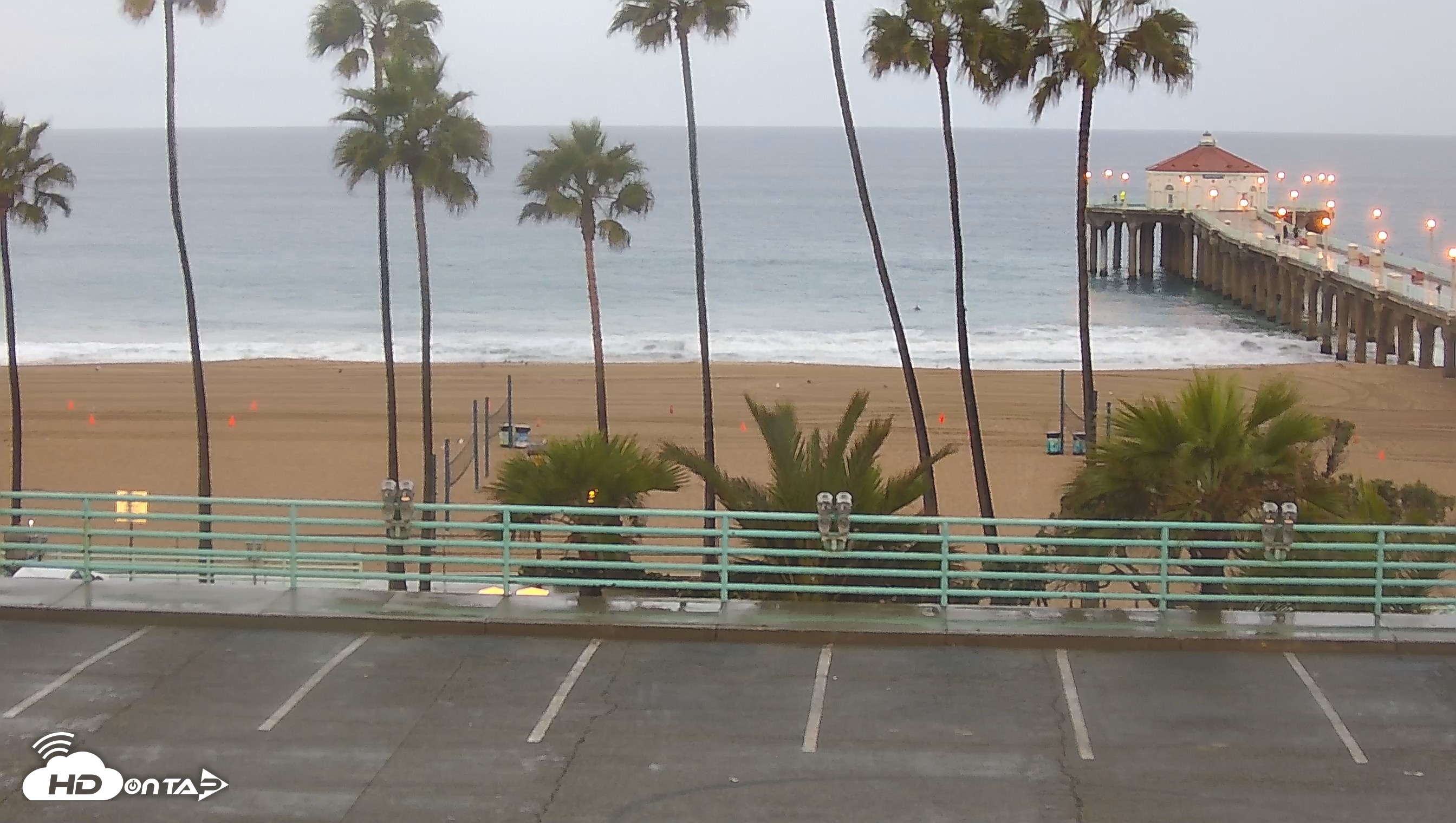 Snapshot of Manhattan Beach Pier South Live Webcam taken Sep 6, 2026, 6:36am PDT
