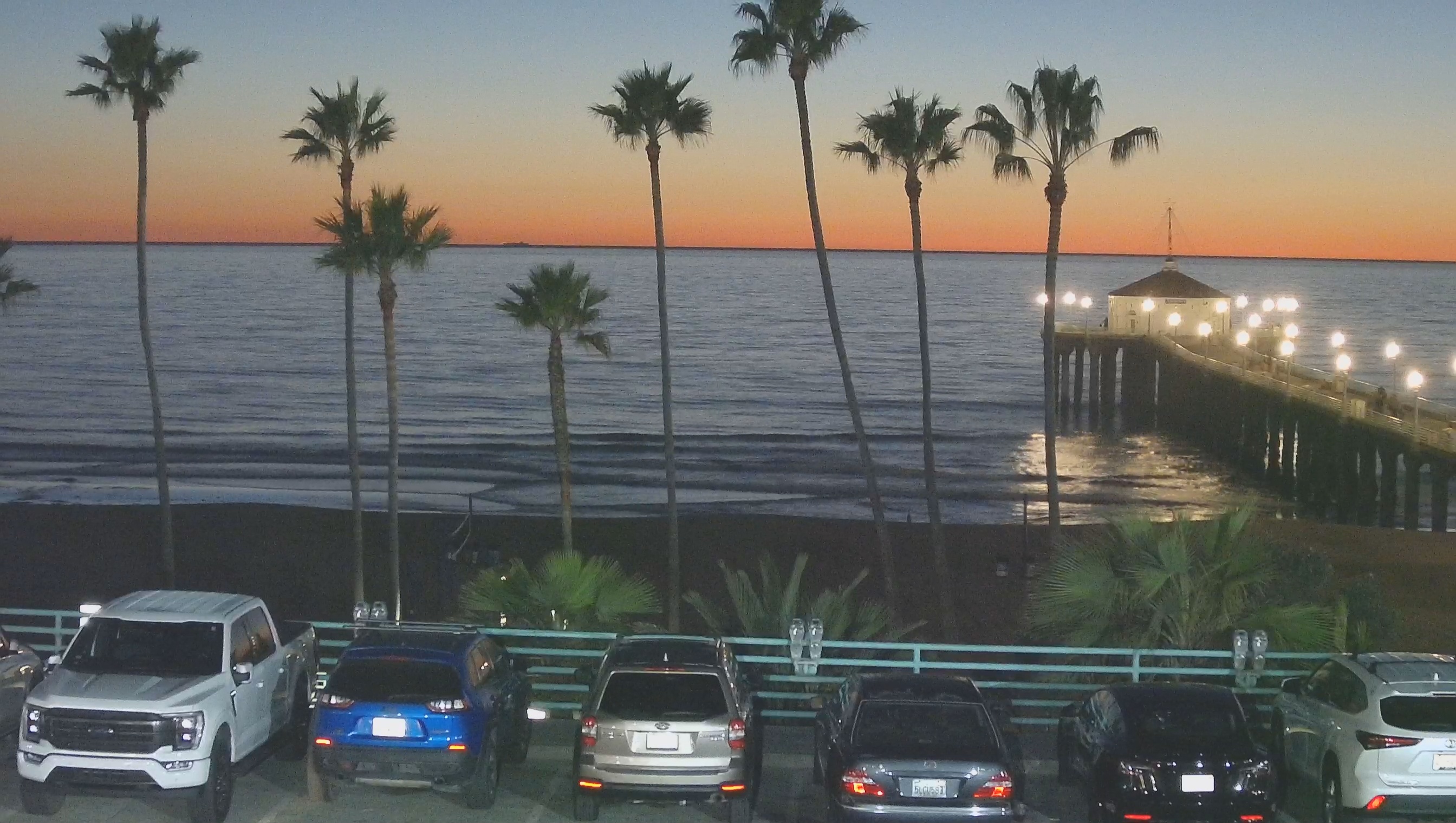 Snapshot of Manhattan Beach Pier South Live Webcam taken Jan 14, 2025, 5:56pm PST