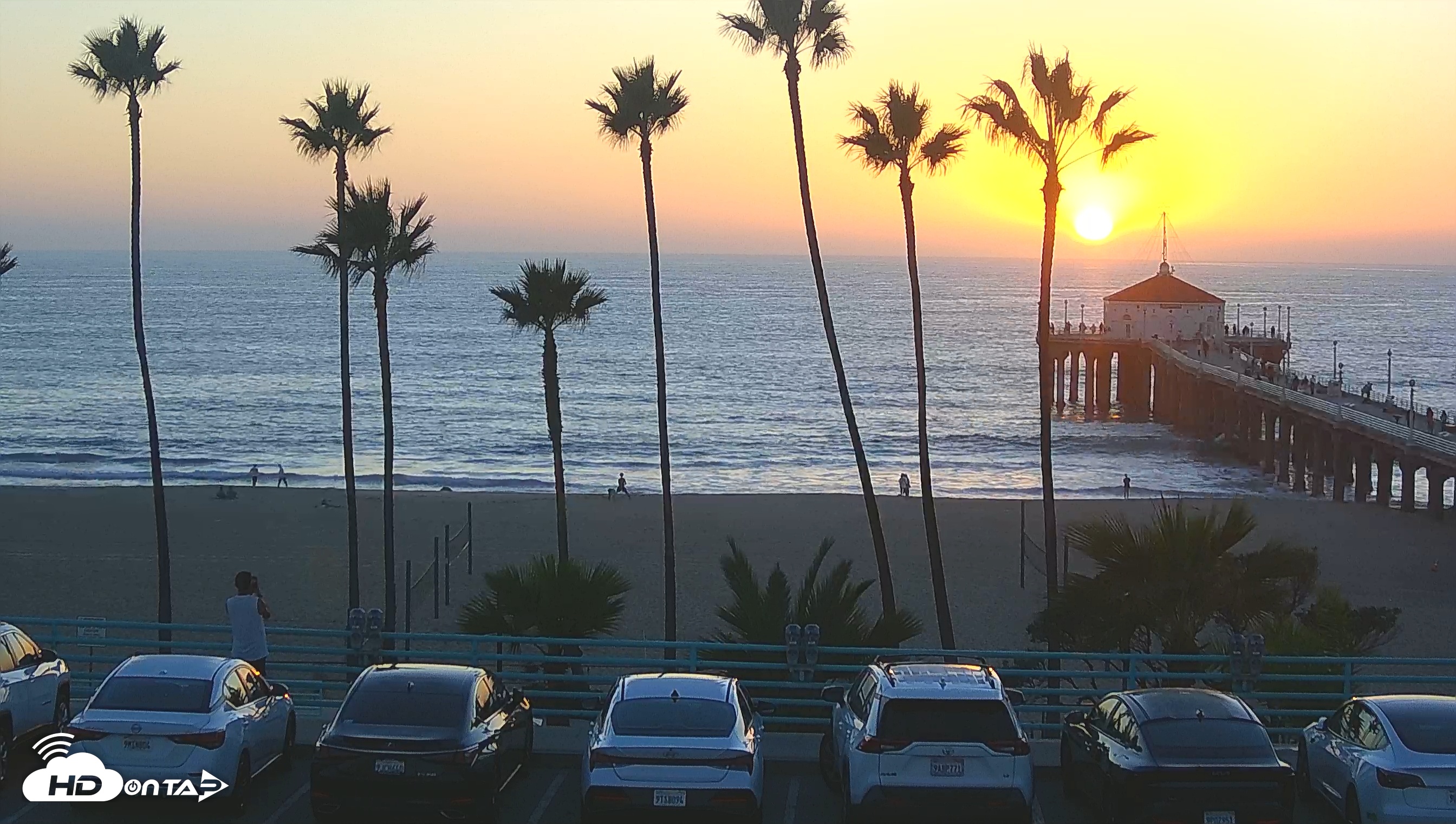 Snapshot of Manhattan Beach Pier South Live Webcam taken Oct 31, 2025, 5:58pm PDT