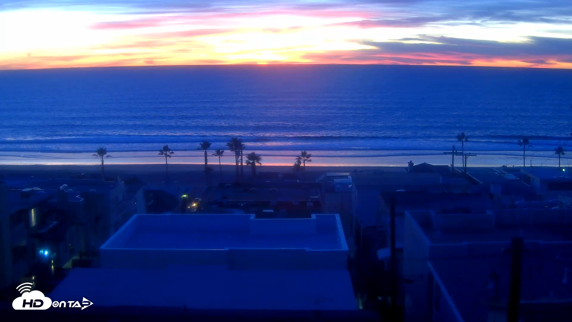 Snapshot of El Porto Overlook Live Surf Camera taken Dec 4, 2025, 5:06pm PST
