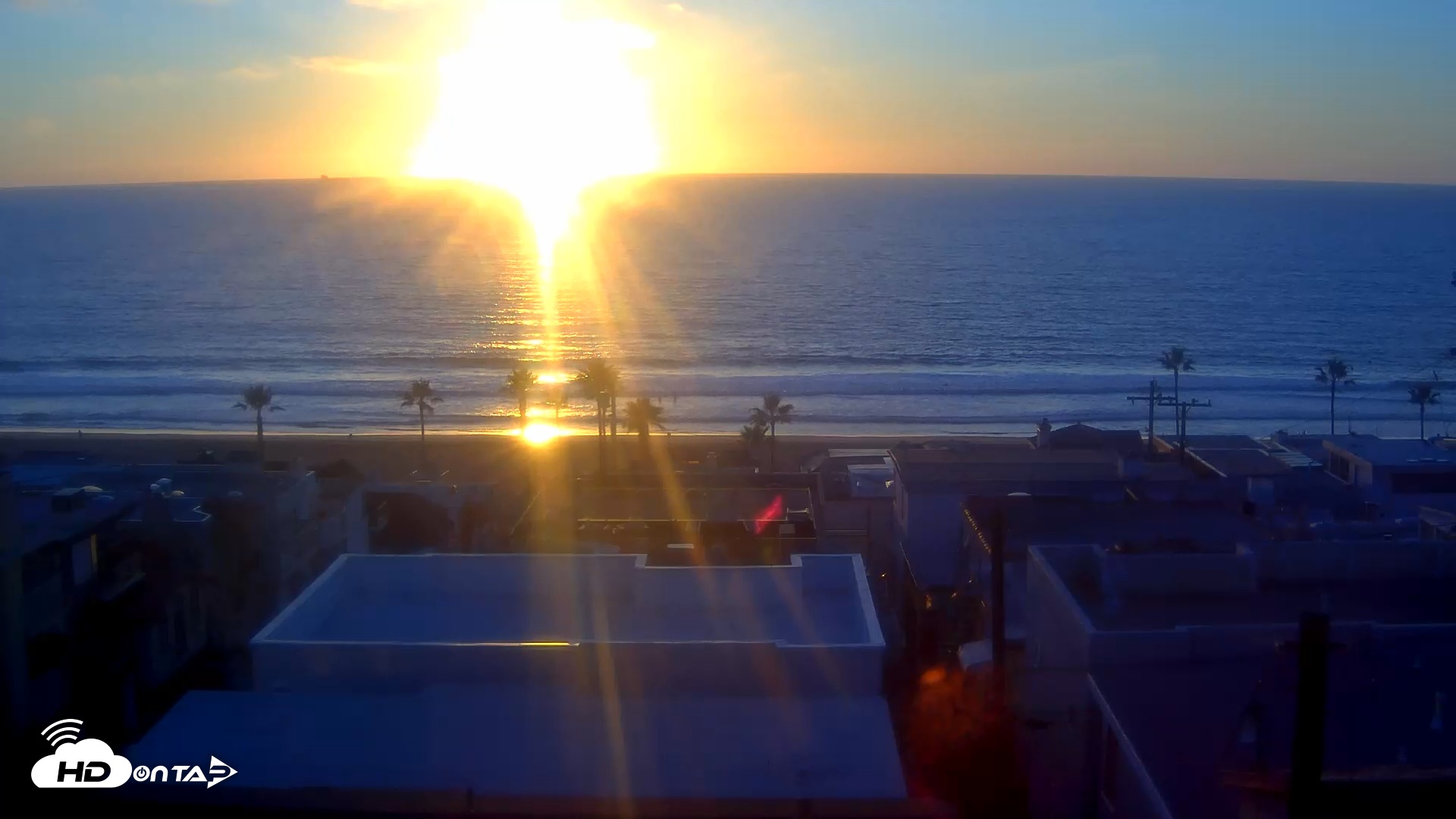 Snapshot of El Porto Overlook Live Surf Camera taken Dec 14, 2025, 4:38pm PST