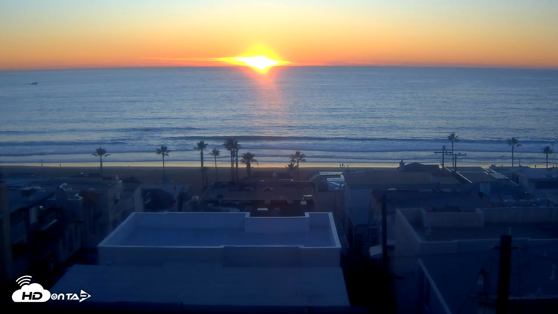 Snapshot of El Porto Overlook Live Surf Camera taken Nov 25, 2025, 4:47pm PST