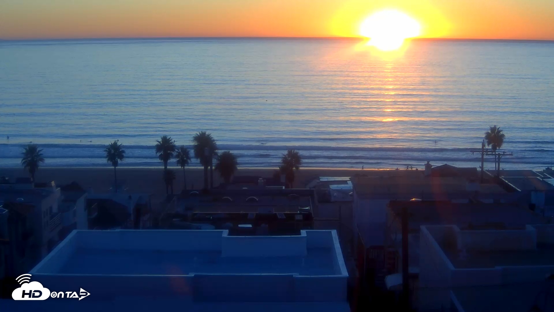 Snapshot of El Porto Overlook Live Surf Camera taken Oct 29, 2025, 6:03pm PDT