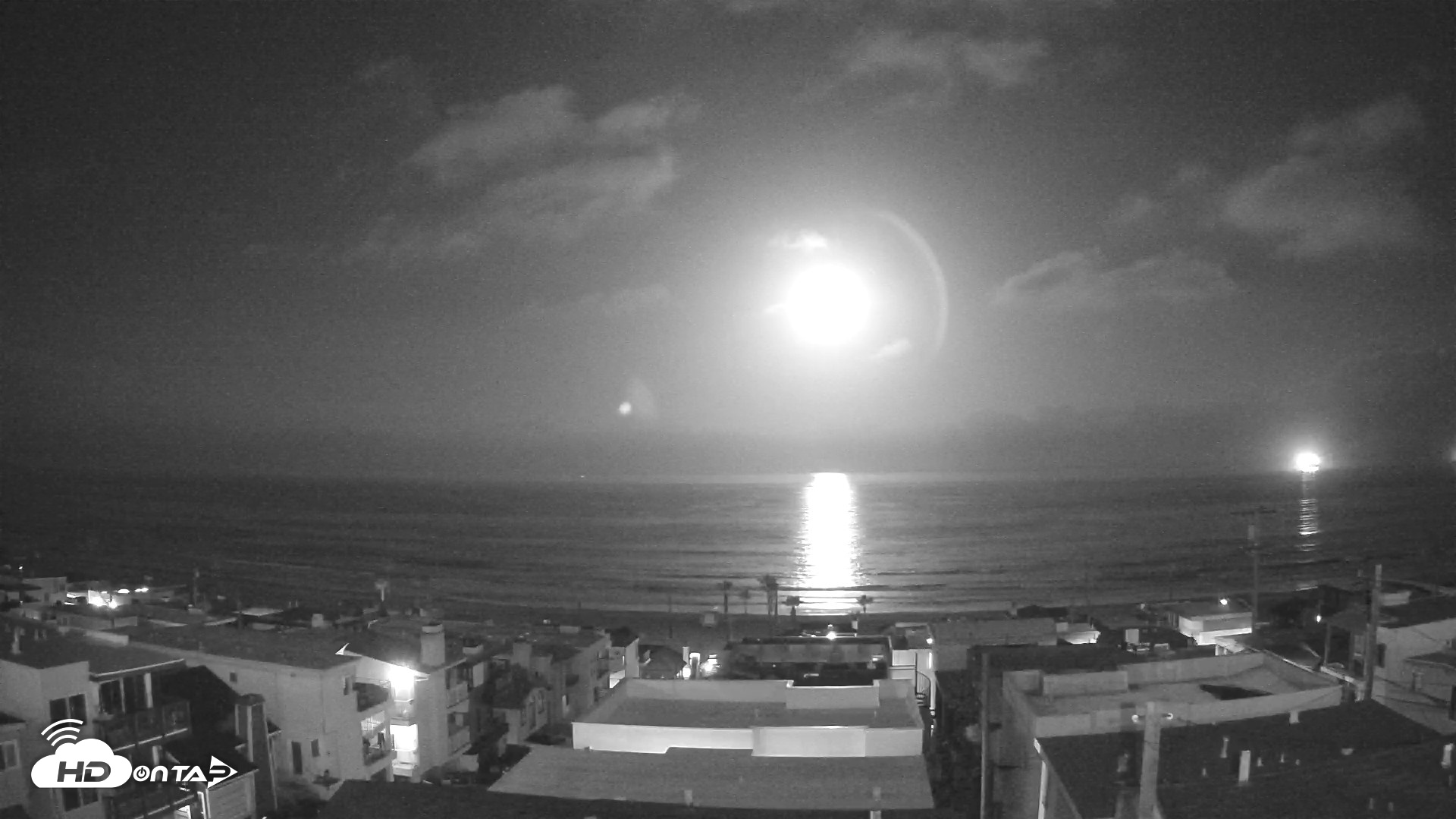 Snapshot of El Porto Overlook Live Surf Camera taken Apr 30, 2026, 4:23am PDT