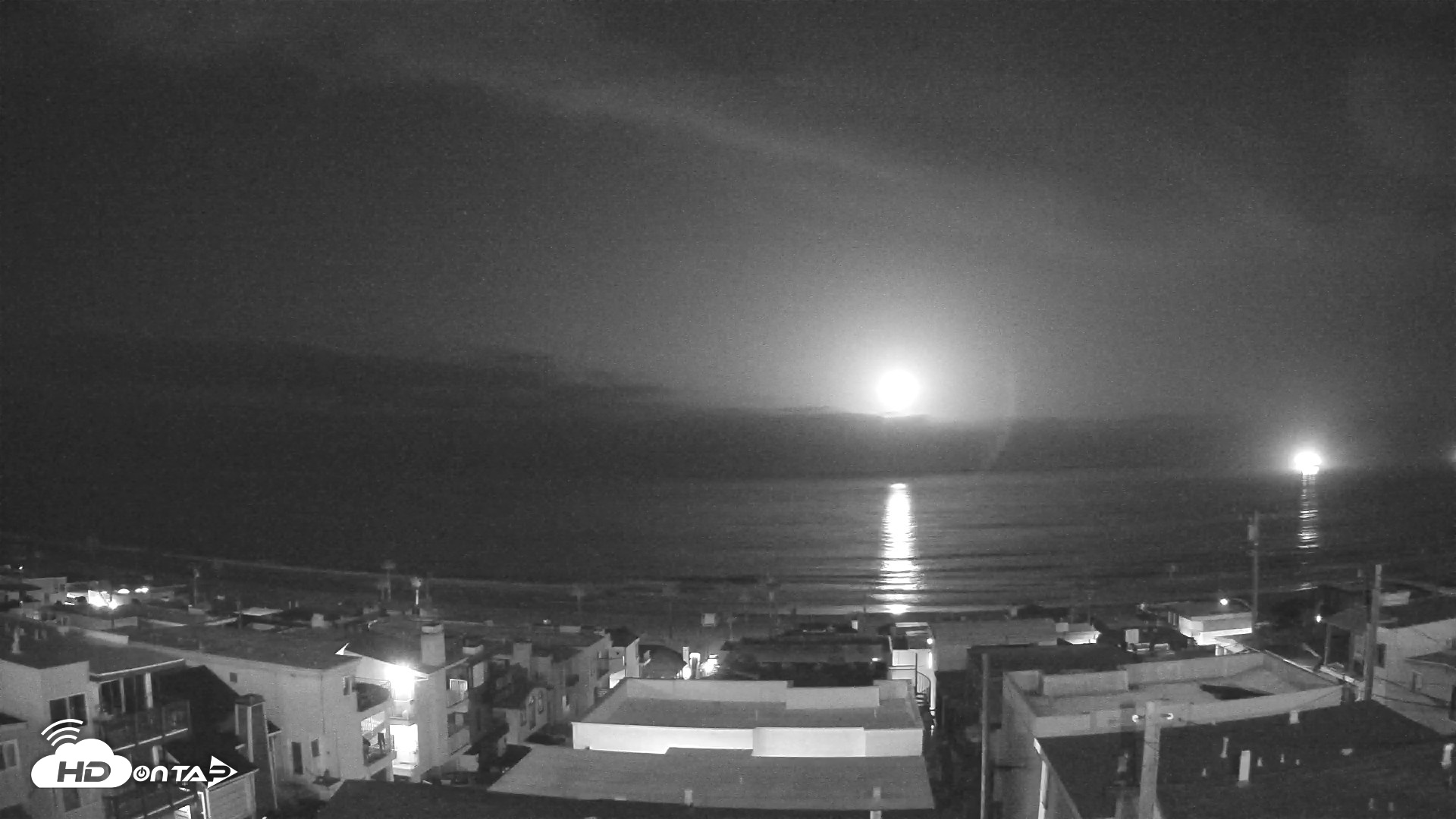 Snapshot of El Porto Overlook Live Surf Camera taken Apr 30, 2026, 4:49am PDT
