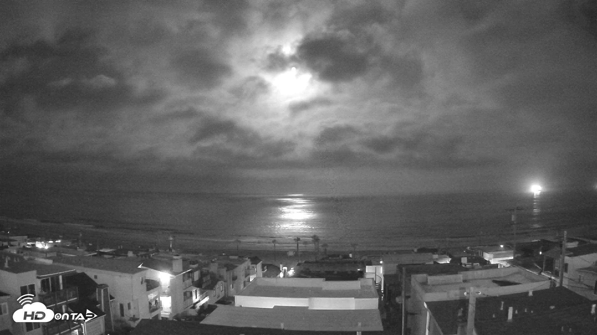 Snapshot of El Porto Overlook Live Surf Camera taken Apr 30, 2026, 3:44am PDT