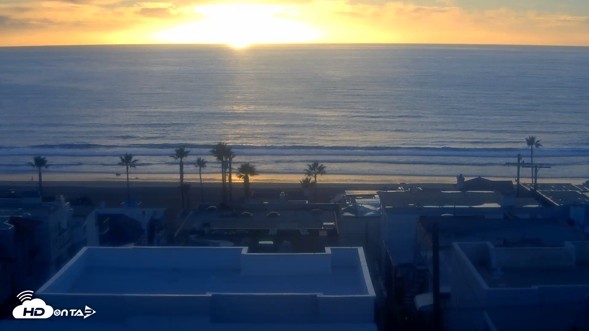 Snapshot of El Porto Overlook Live Surf Camera taken Nov 18, 2025, 4:26pm PST