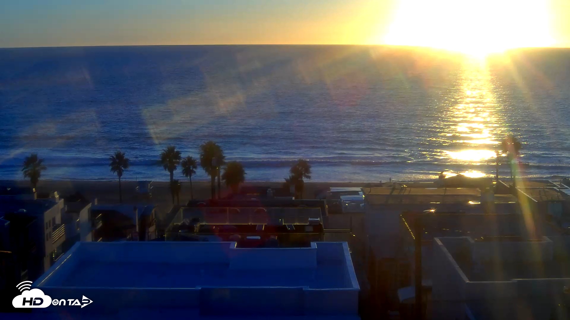 Snapshot of El Porto Overlook Live Surf Camera taken Oct 15, 2025, 6:07pm PDT