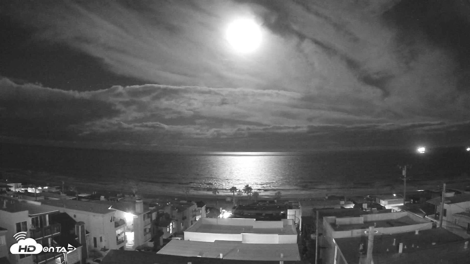 Snapshot of El Porto Overlook Live Surf Camera taken Apr 2, 2026, 4:59am PDT