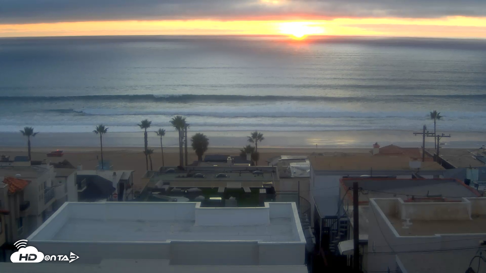 Snapshot of El Porto Overlook Live Surf Camera taken Nov 6, 2025, 4:57pm PST