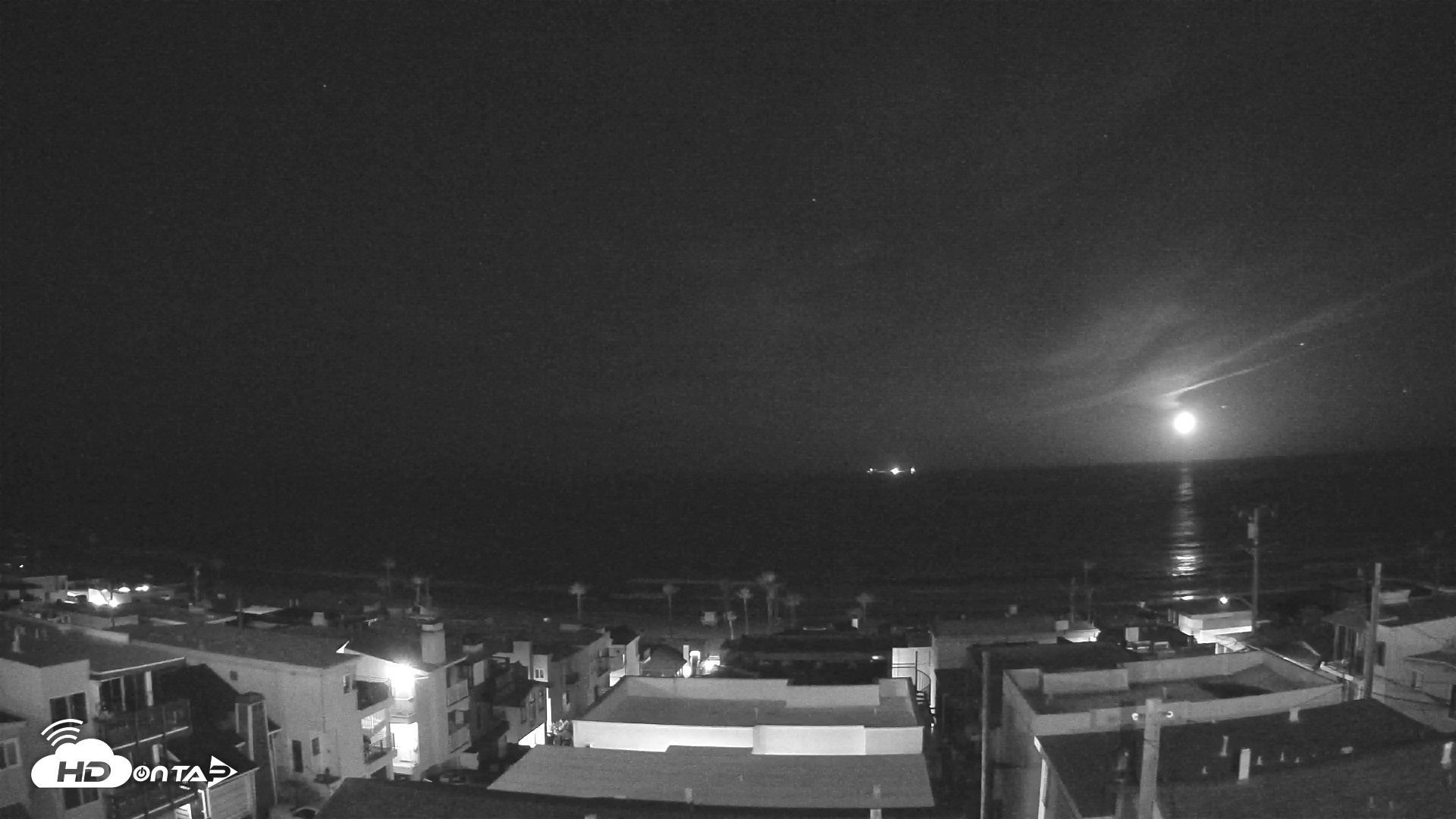 Snapshot of El Porto Overlook Live Surf Camera taken Apr 28, 2026, 4:11am PDT