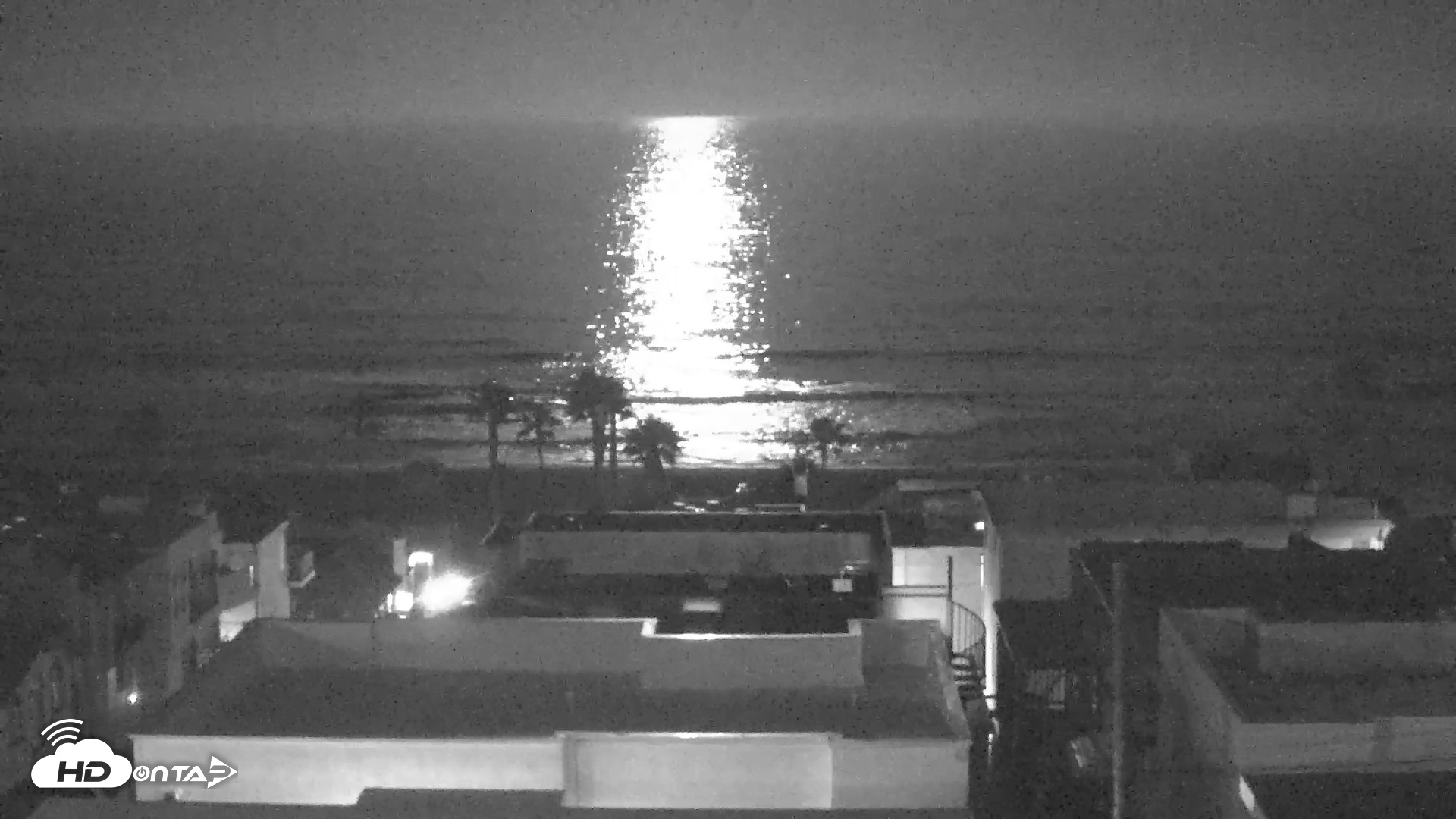 Snapshot of El Porto Overlook Live Surf Camera taken May 10, 2025, 3:28am PDT