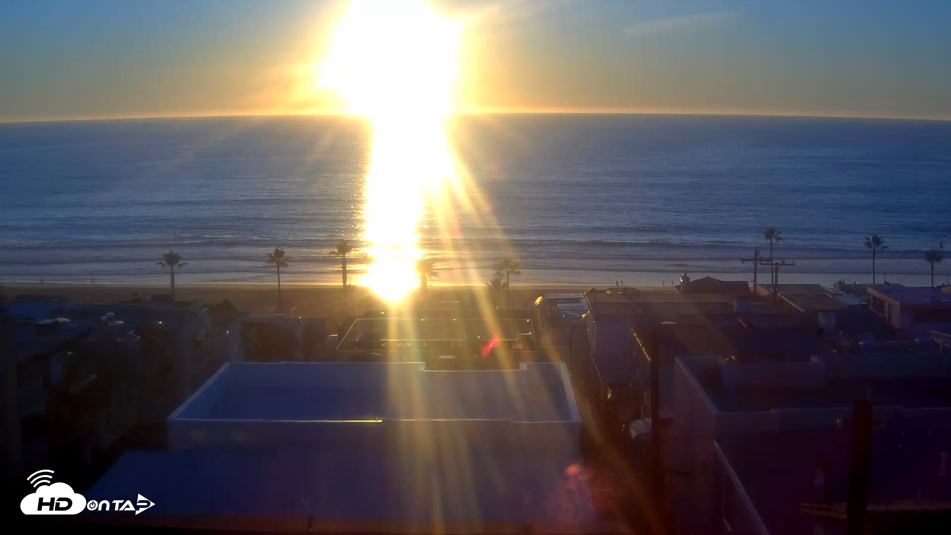 Snapshot of El Porto Overlook Live Surf Camera taken Nov 25, 2025, 4:29pm PST