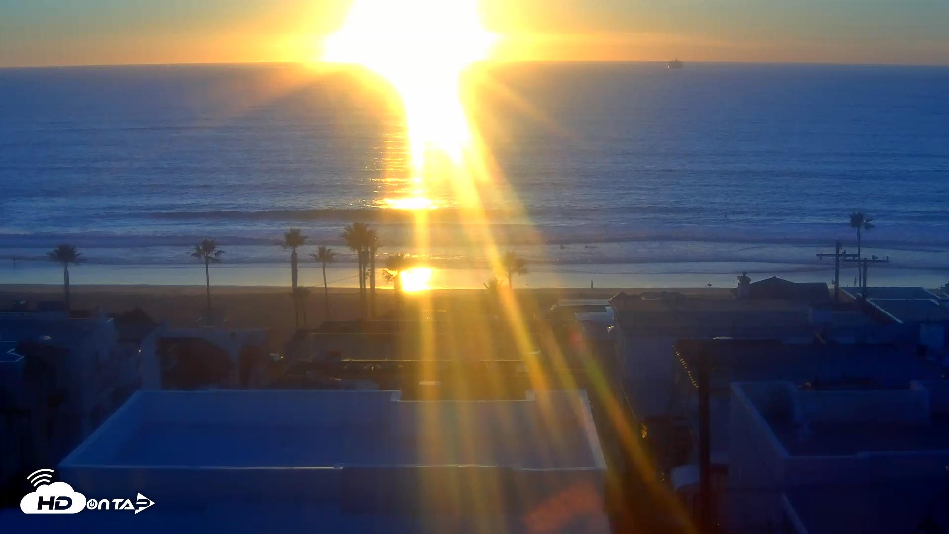 Snapshot of El Porto Overlook Live Surf Camera taken Nov 23, 2025, 4:39pm PST