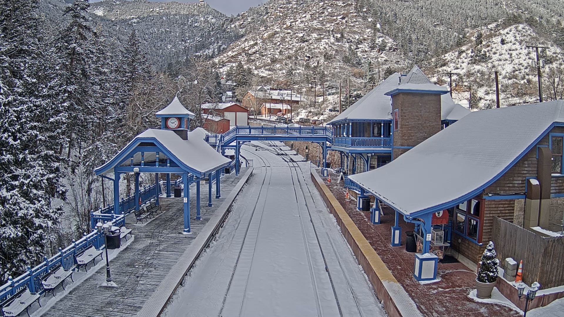 Snapshot of Pikes Peak COG Railway Live Webcam taken Jan 20, 2025, 9:11am MST