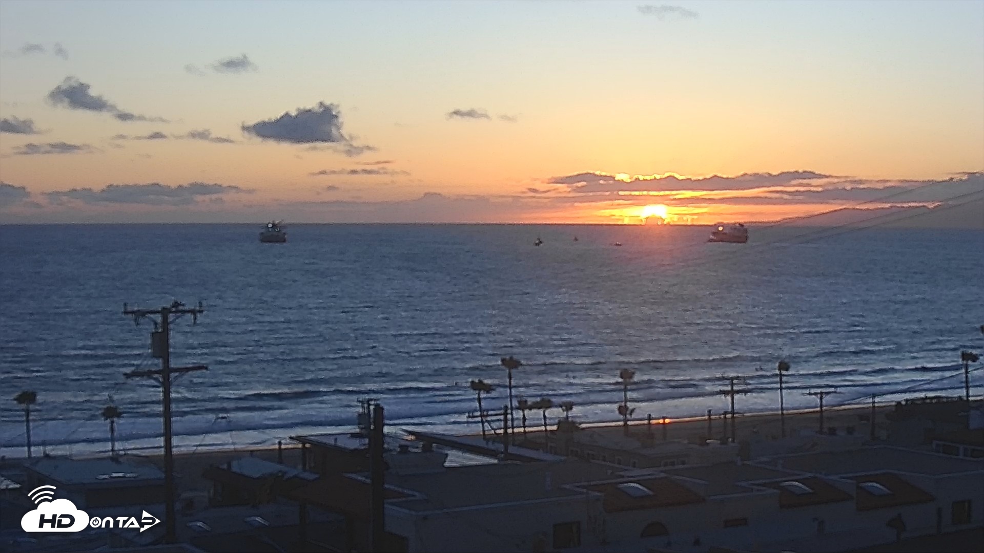 Snapshot of El Porto Rosecrans Overlook Live Camera taken Apr 21, 2026, 7:28pm PDT