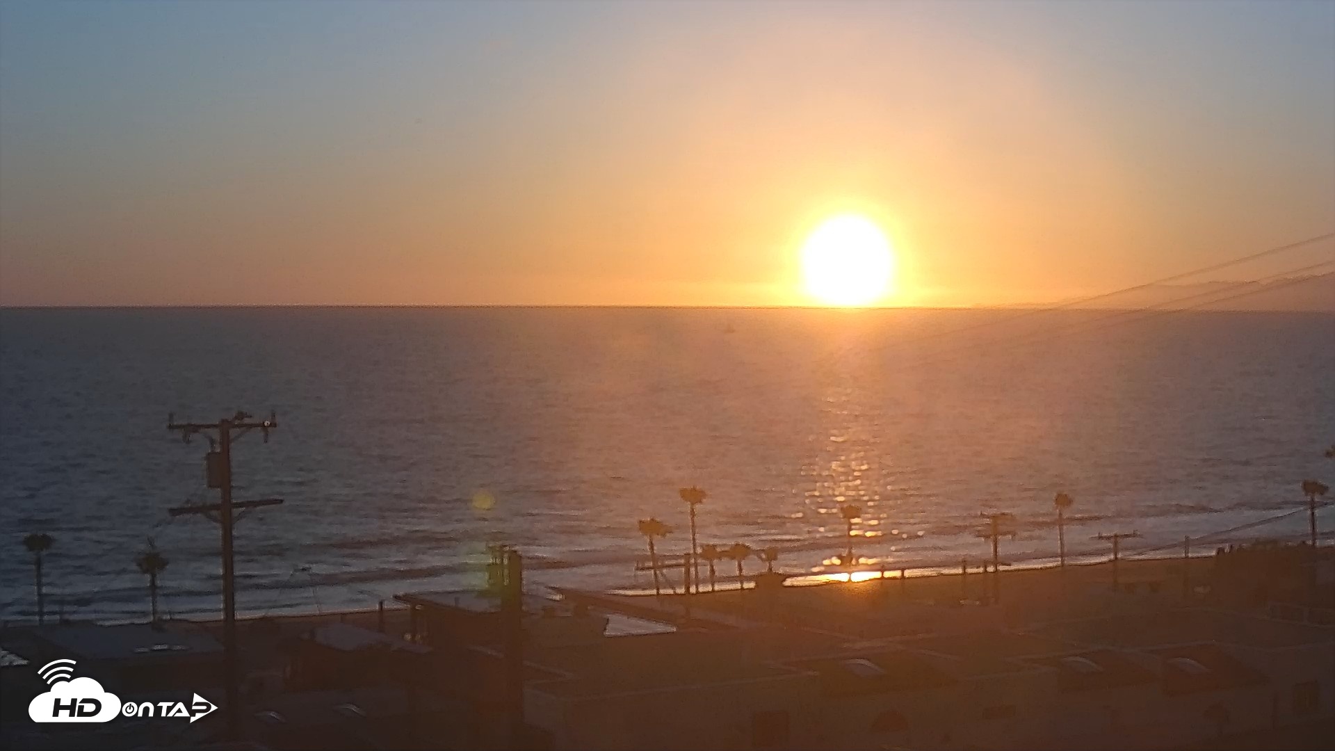 Snapshot of El Porto Rosecrans Overlook Live Camera taken Apr 20, 2026, 7:22pm PDT