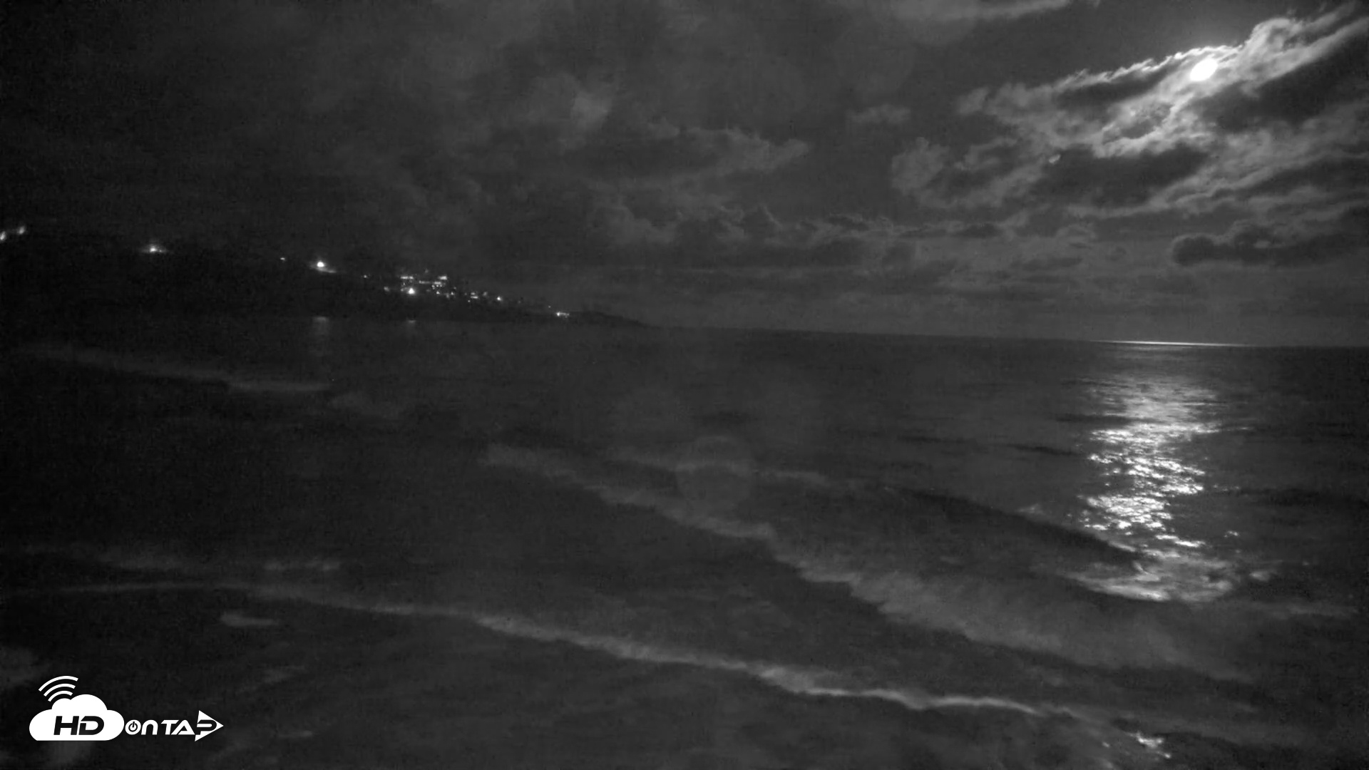 Snapshot of La Jolla Shores Live Surf Cam taken Dec 3, 2025, 4:00am PST