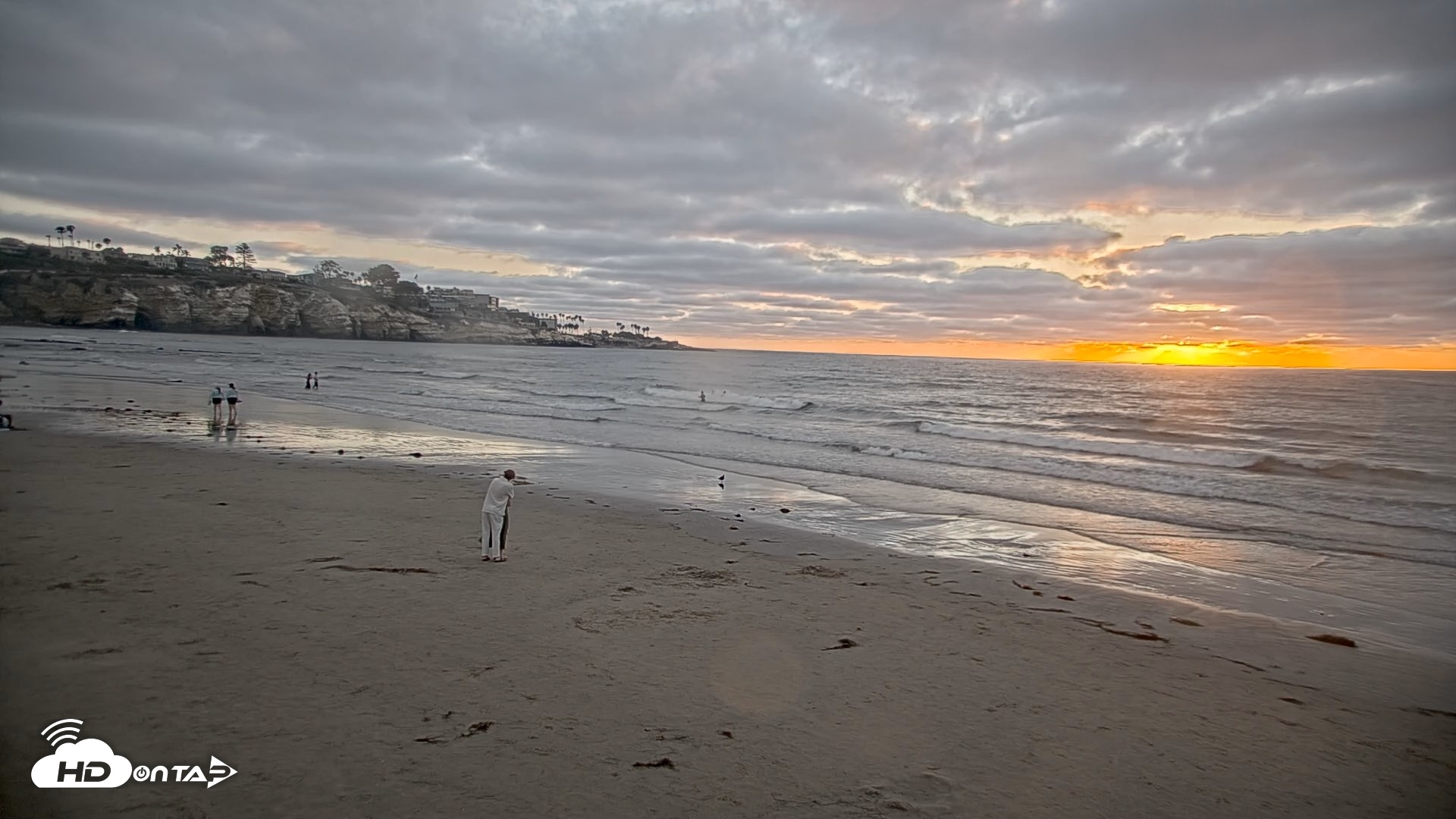 Snapshot of La Jolla Shores Live Surf Cam taken Aug 15, 2026, 7:27pm PDT