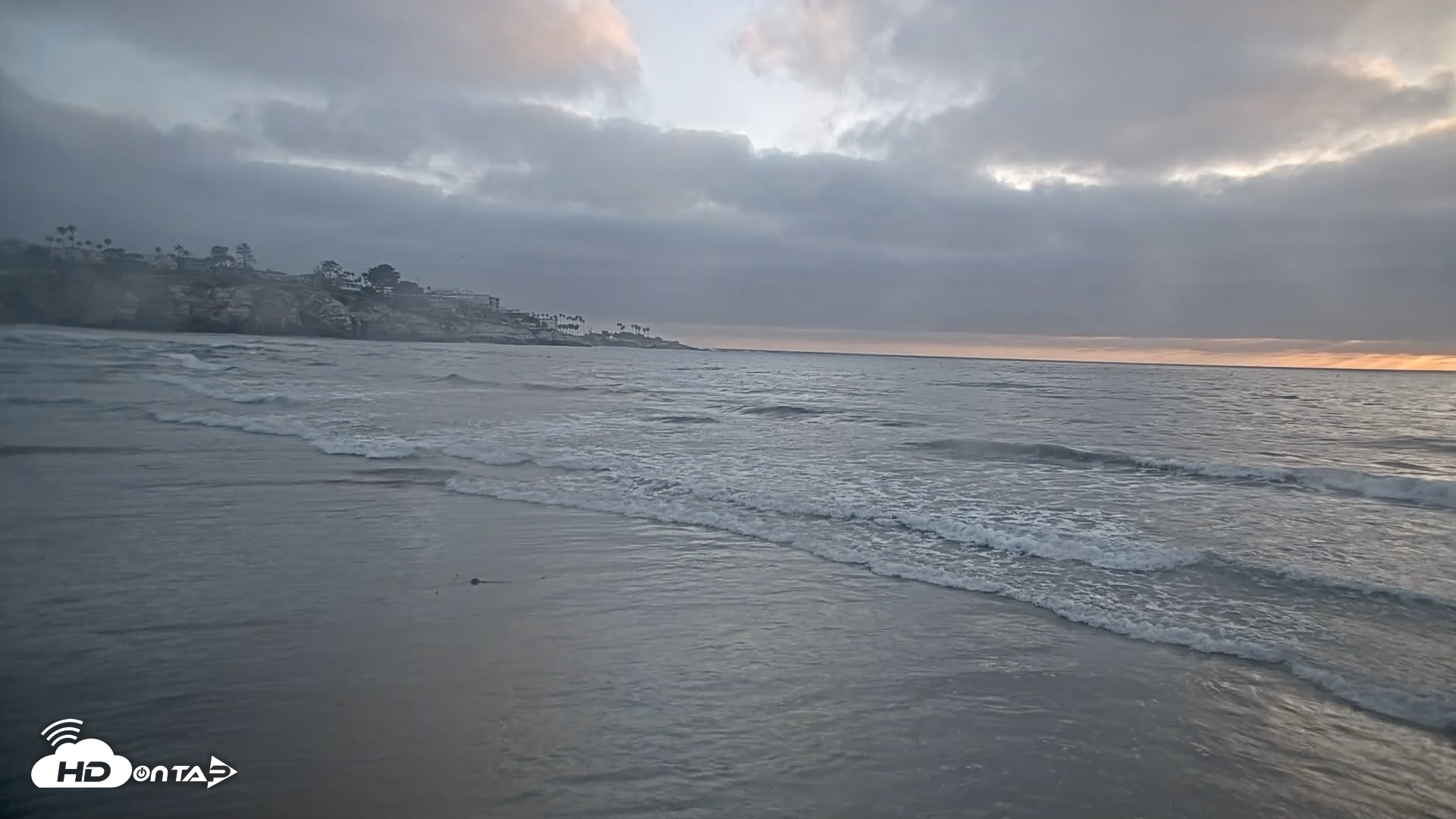 Snapshot of La Jolla Shores Live Surf Cam taken Jun 9, 2026, 7:42pm PDT