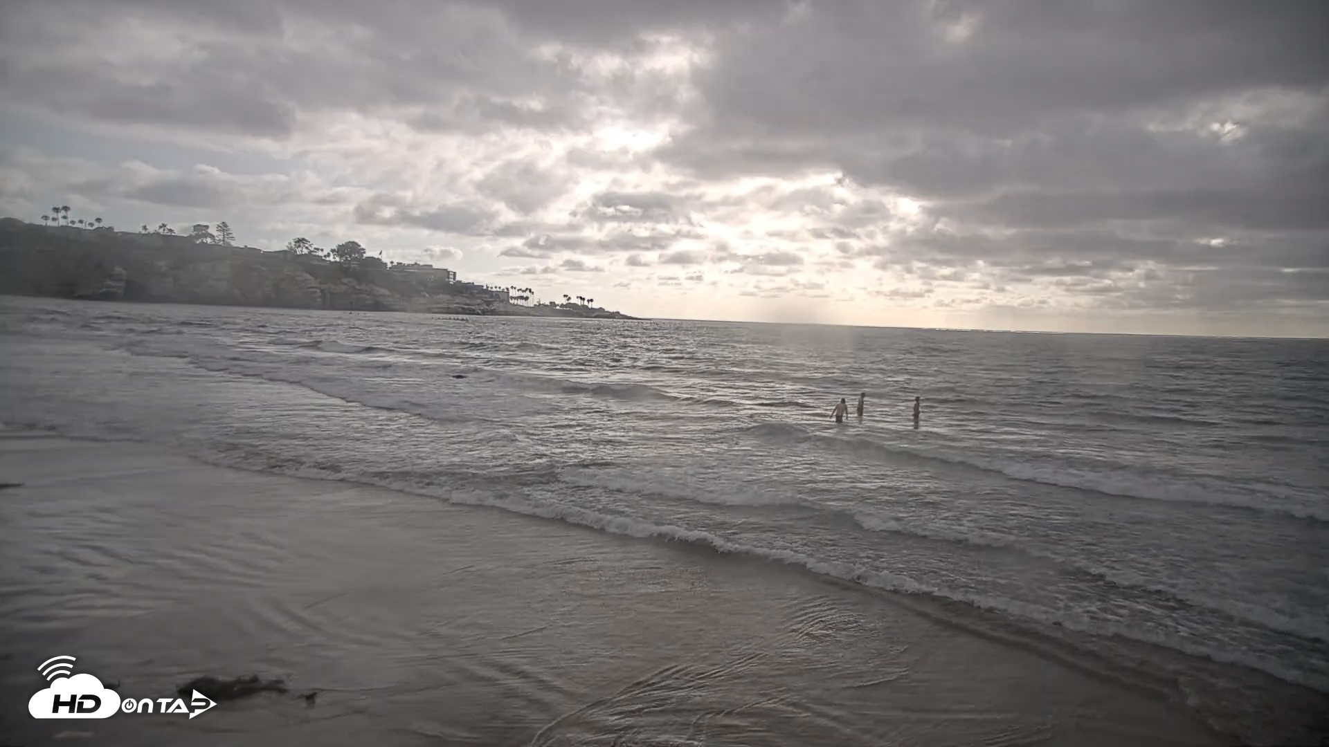 Snapshot of La Jolla Shores Live Surf Cam taken Jun 30, 2026, 5:52pm PDT