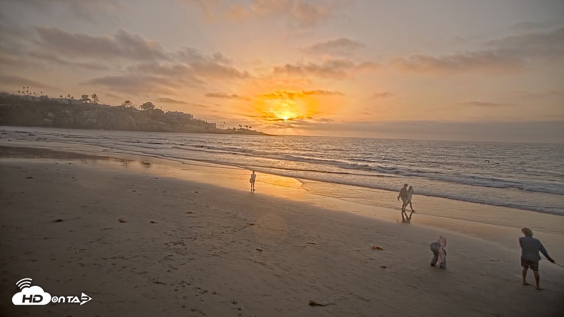 Snapshot of La Jolla Shores Live Surf Cam taken Oct 1, 2026, 6:22pm PDT