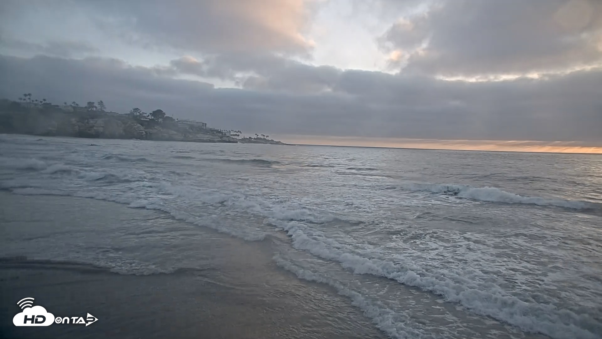 Snapshot of La Jolla Shores Live Surf Cam taken Jun 9, 2026, 7:40pm PDT