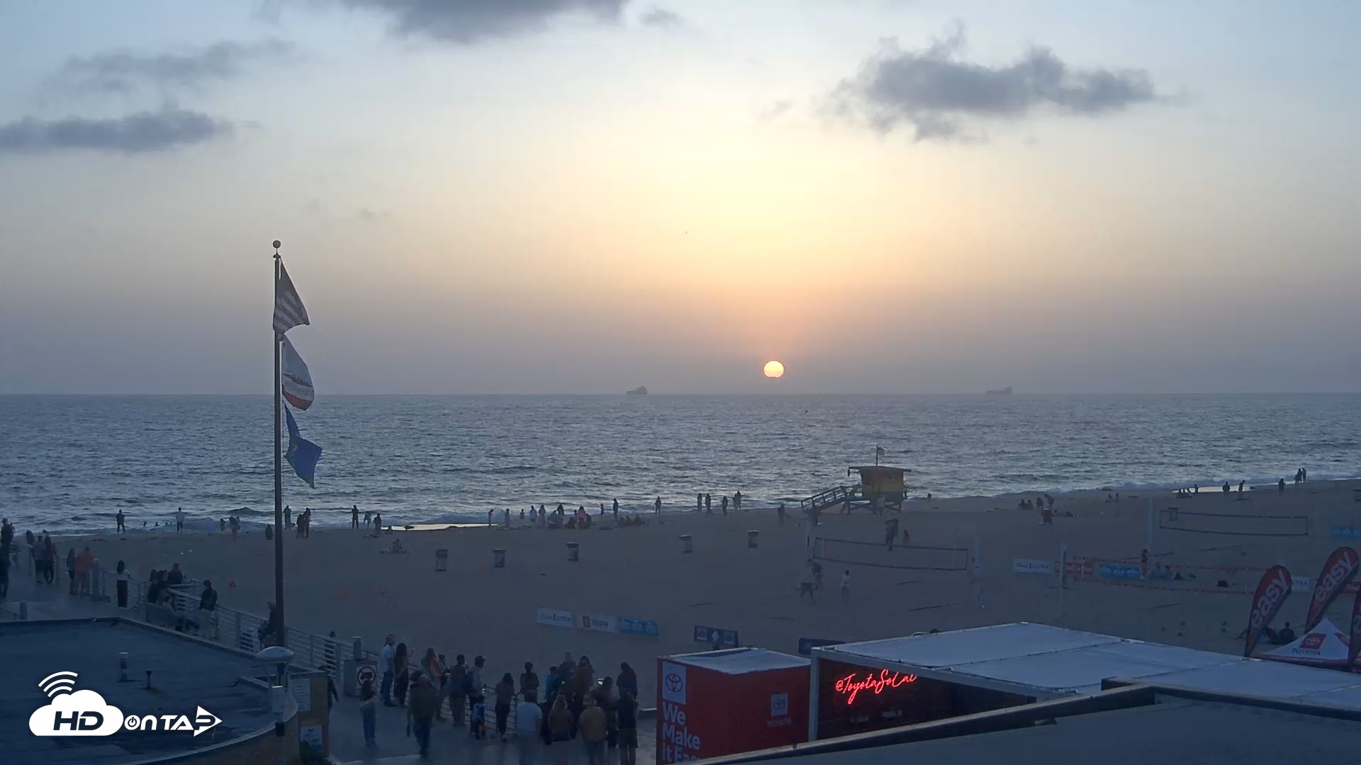 Snapshot of Hermosa Beach Pier North Live Webcam taken May 24, 2025, 7:50pm PDT