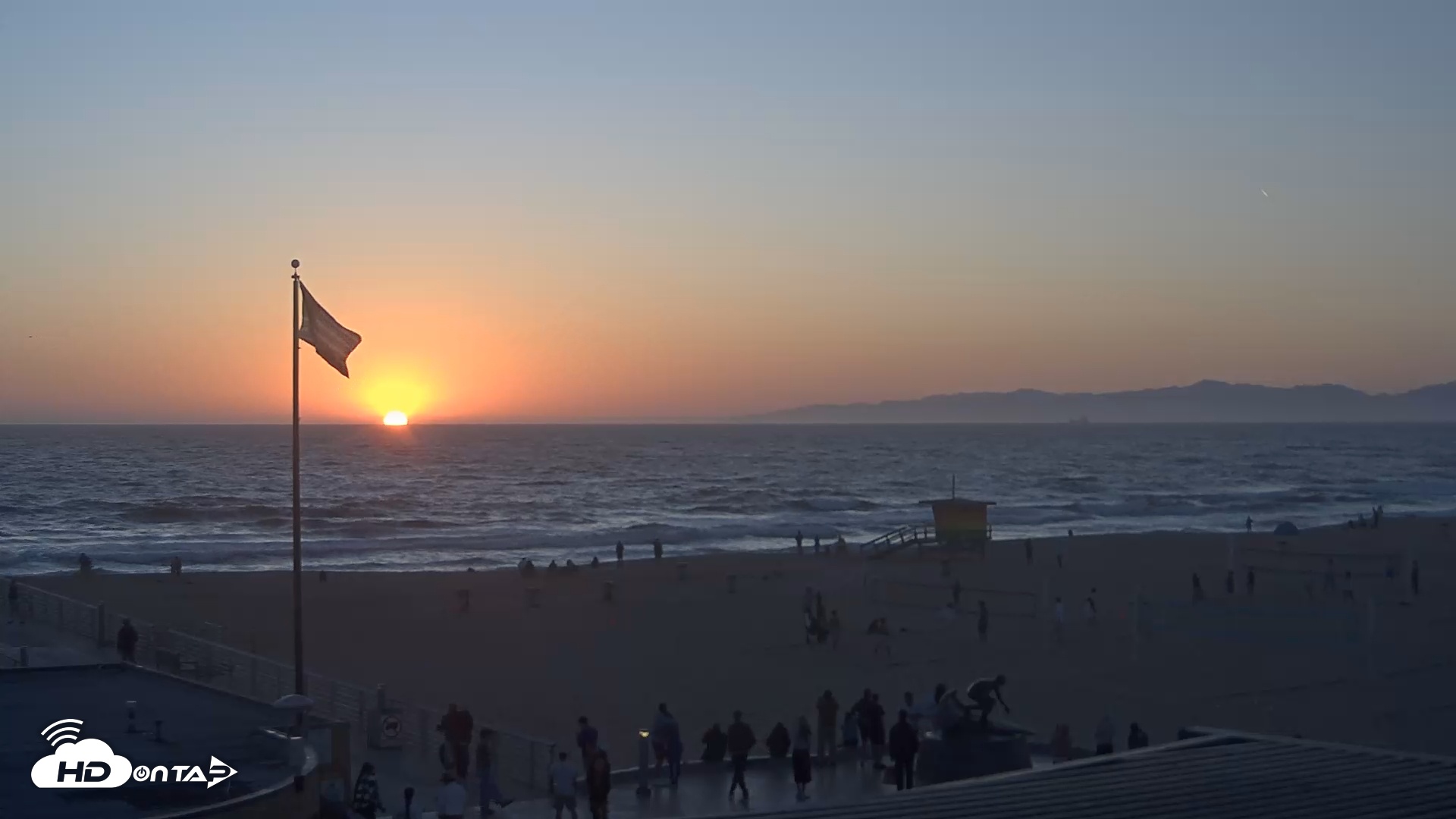 Snapshot of Hermosa Beach Pier North Live Webcam taken Apr 19, 2025, 7:27pm PDT