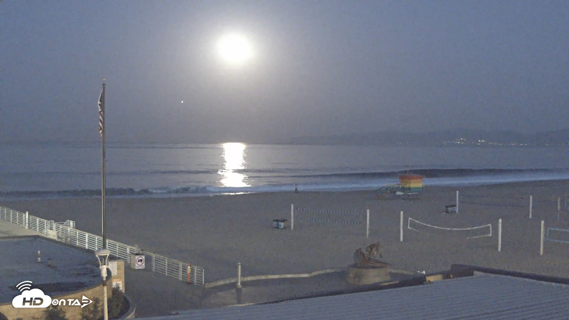 Snapshot of Hermosa Beach Pier North Live Webcam taken Feb 1, 2026, 6:16am PST