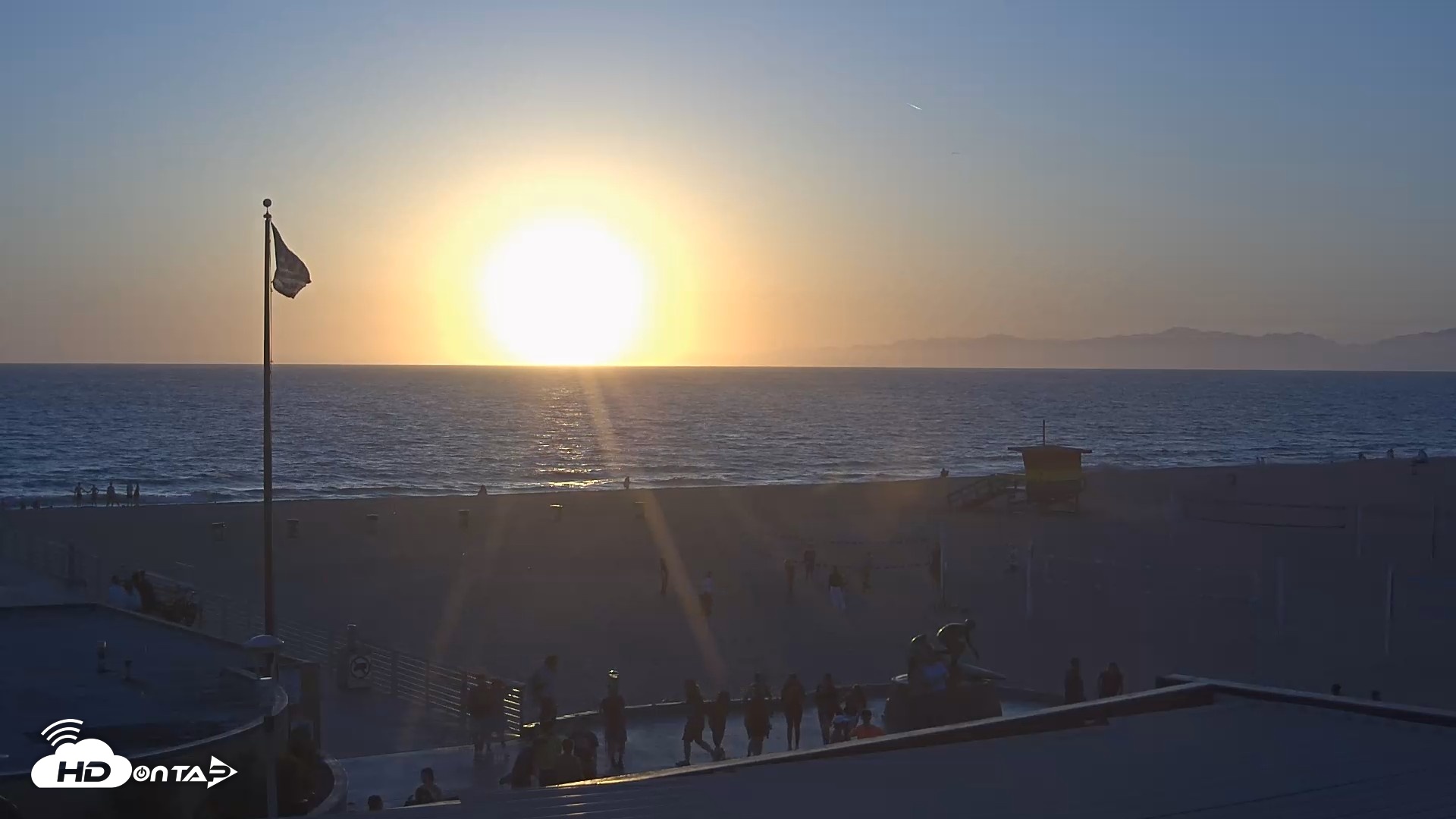 Snapshot of Hermosa Beach Pier North Live Webcam taken May 6, 2026, 7:31pm PDT
