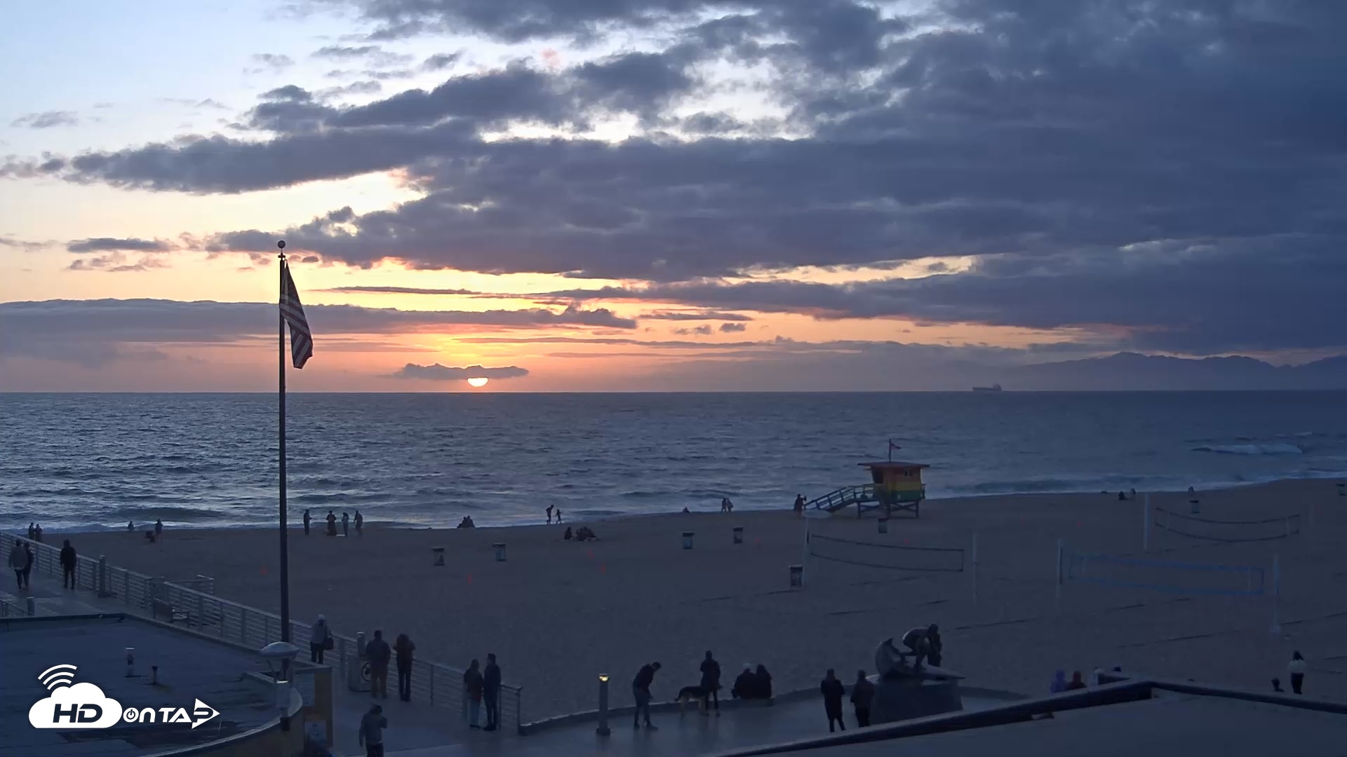 Snapshot of Hermosa Beach Pier North Live Webcam taken Apr 27, 2025, 7:31pm PDT