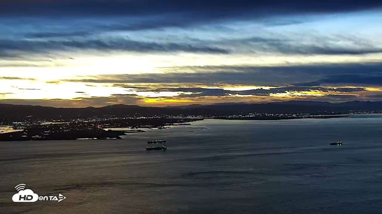 Snapshot of San Francisco Bay Southeast Live Webcam taken Nov 15, 2025, 6:28am PST