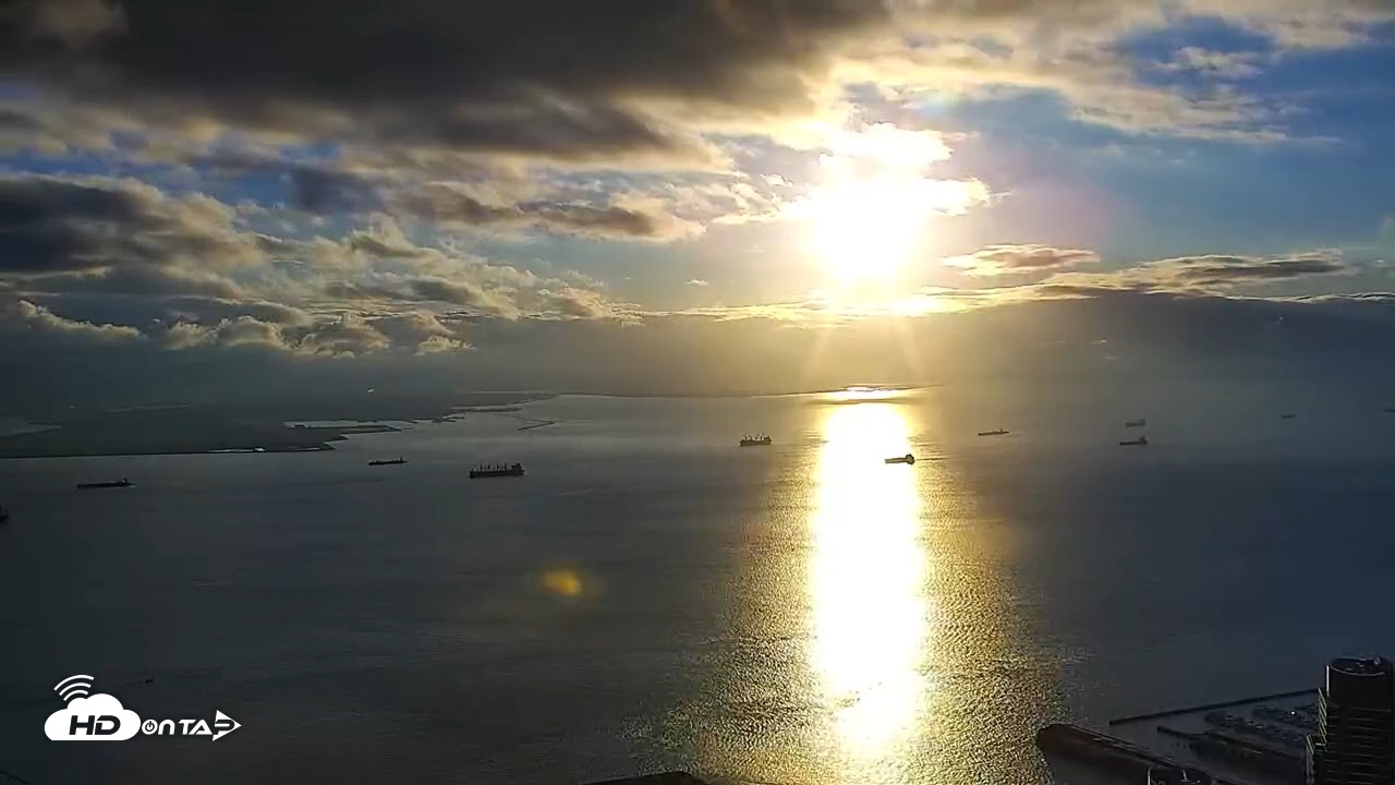 Snapshot of San Francisco Bay Southeast Live Webcam taken Nov 18, 2025, 7:27am PST