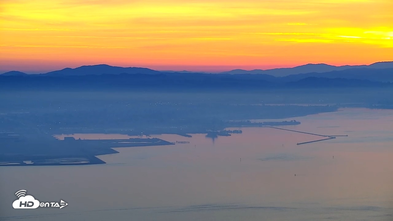 Snapshot of San Francisco Bay Southeast Live Webcam taken Jan 31, 2026, 7:10am PST