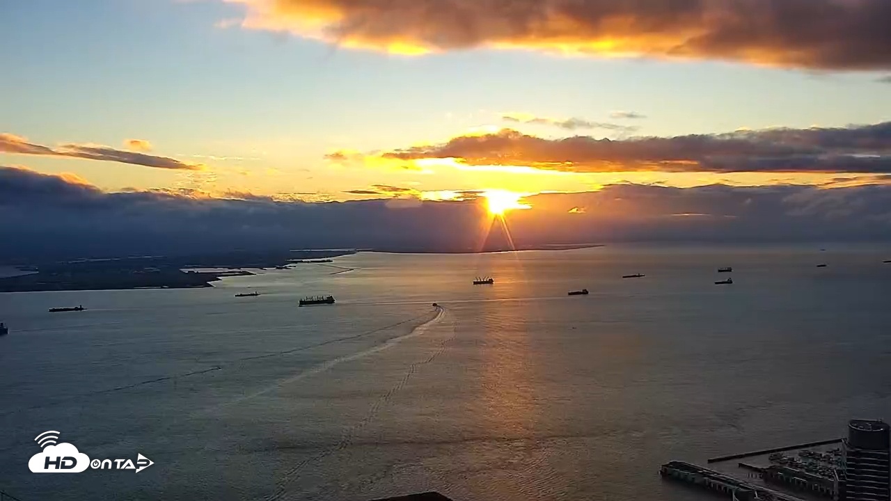 Snapshot of San Francisco Bay Southeast Live Webcam taken Nov 18, 2025, 7:27am PST