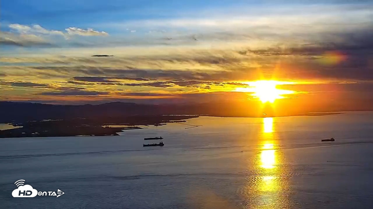 Snapshot of San Francisco Bay Southeast Live Webcam taken Nov 15, 2025, 3:03pm PST