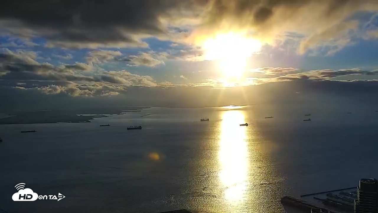 Snapshot of San Francisco Bay Southeast Live Webcam taken Nov 18, 2025, 7:25am PST