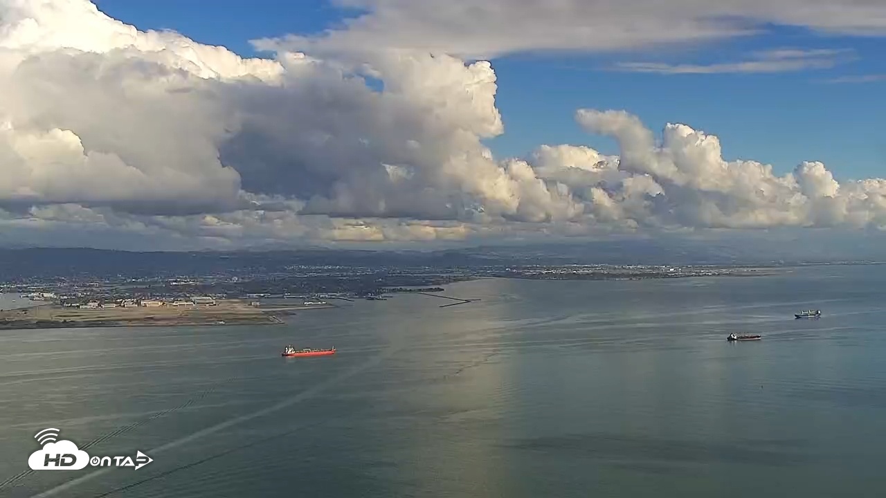Snapshot of San Francisco Bay Southeast Live Webcam taken Nov 14, 2025, 2:16pm PST