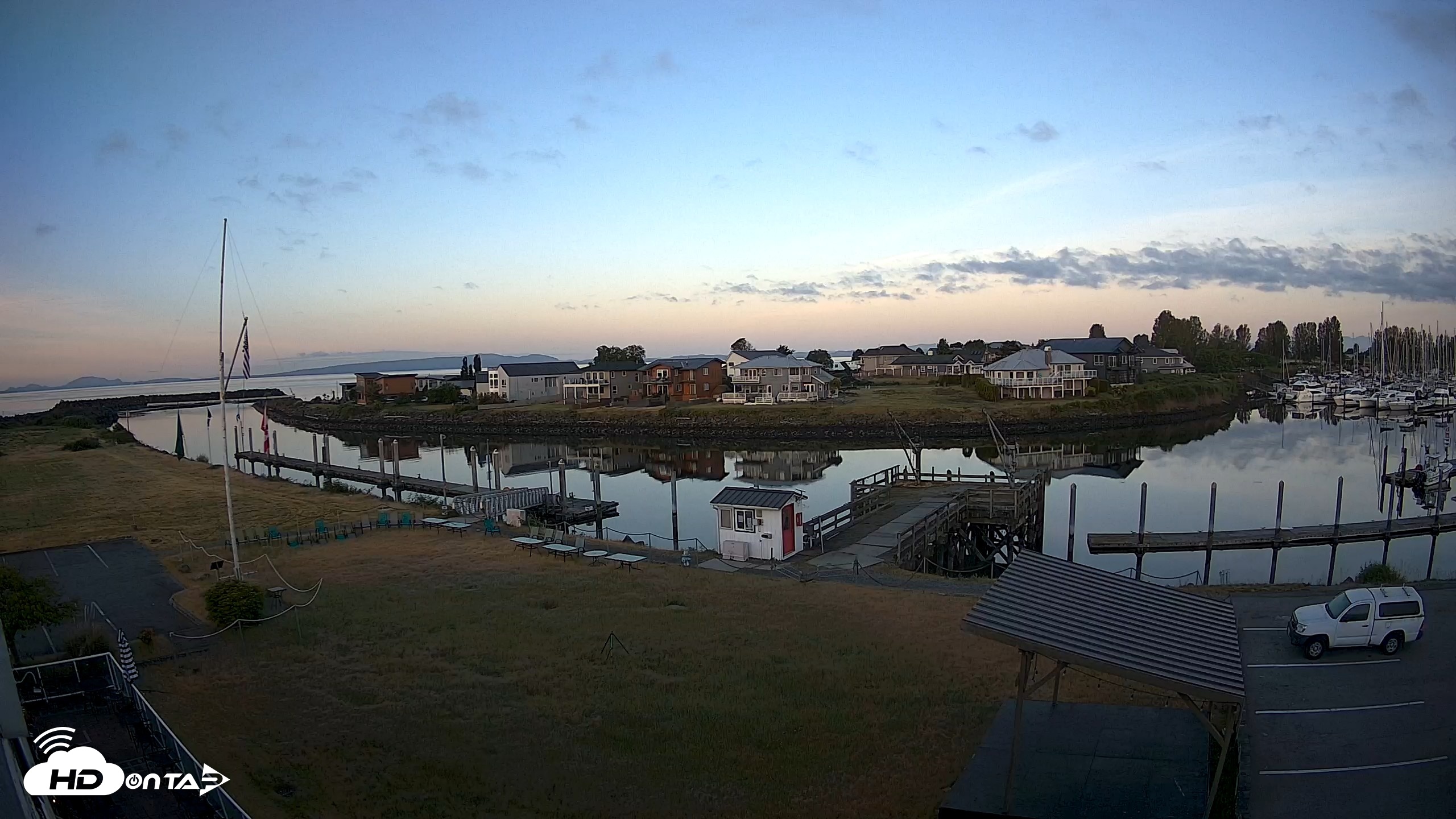 Snapshot of Point Roberts Marina SW Live Webcam taken May 27, 2026, 5:39am PDT